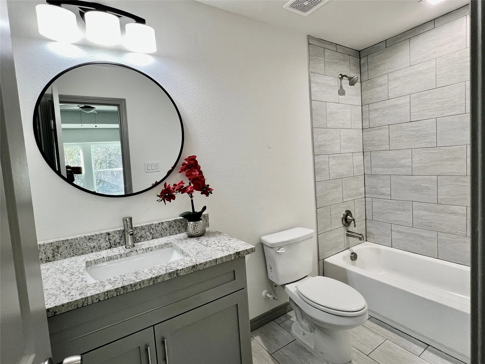 Single Family Residence For Sale in Dallas County , 1438 E Waco Avenue, Dallas, Texas 75216, 3 Bedroom, 2 Bathroom, 1 Garage spaces, 1,800 Sqft, built in 2023, mls#21410822, Real Estate Agent in Dallas, Homes For Sale in Dallas county, Homes For Sale in Dallas, Realtor in Dallas Texas, Real Estate Brokerage Independent Realty Texas, Luminita Cordes Realtor