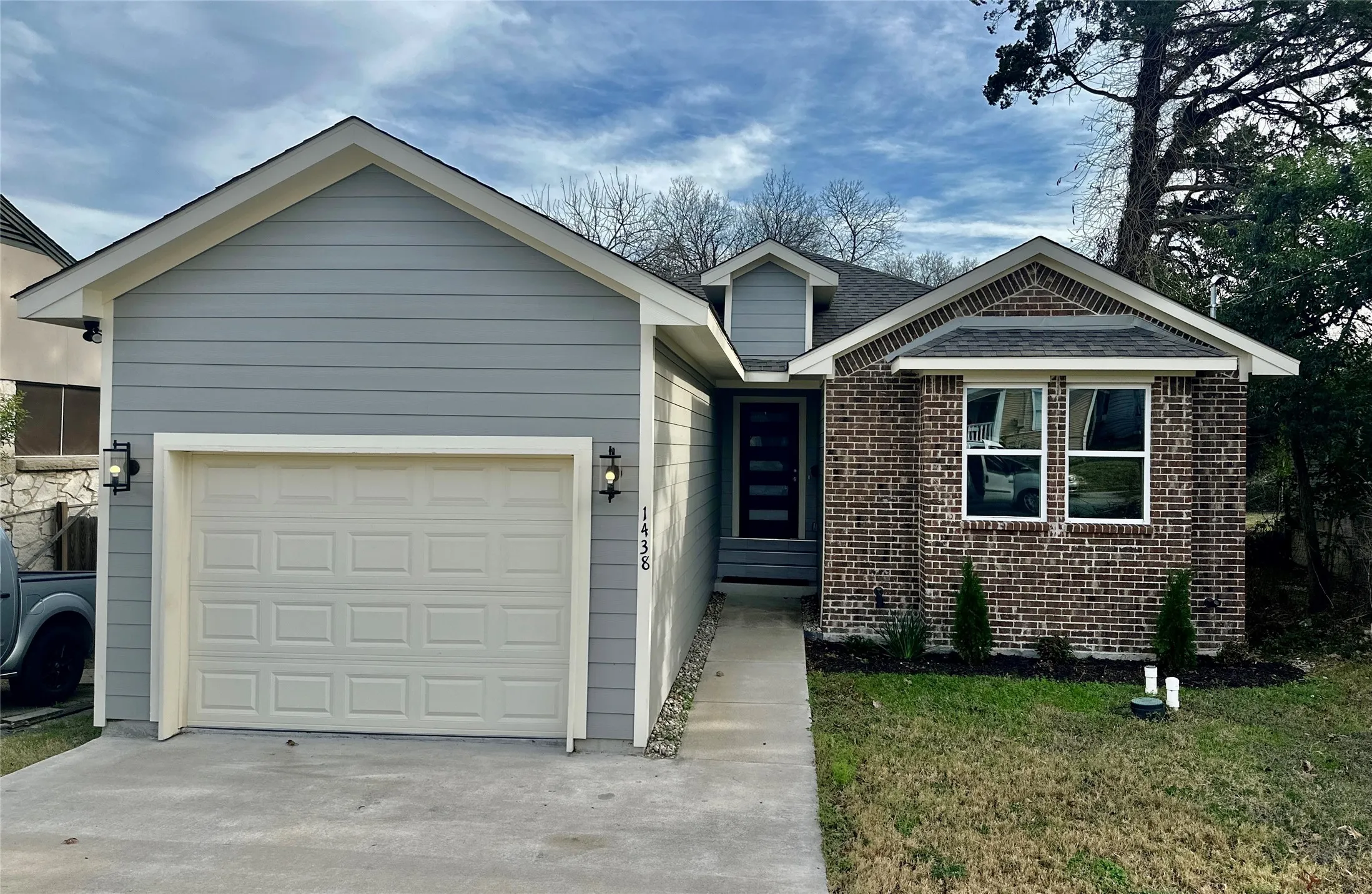 Single Family Residence For Sale in Dallas County , 1438 E Waco Avenue, Dallas, Texas 75216, 3 Bedroom, 2 Bathroom, 1 Garage spaces, 1,800 Sqft, built in 2023, mls#21410822, Real Estate Agent in Dallas, Homes For Sale in Dallas county, Homes For Sale in Dallas, Realtor in Dallas Texas, Real Estate Brokerage Independent Realty Texas, Luminita Cordes Realtor