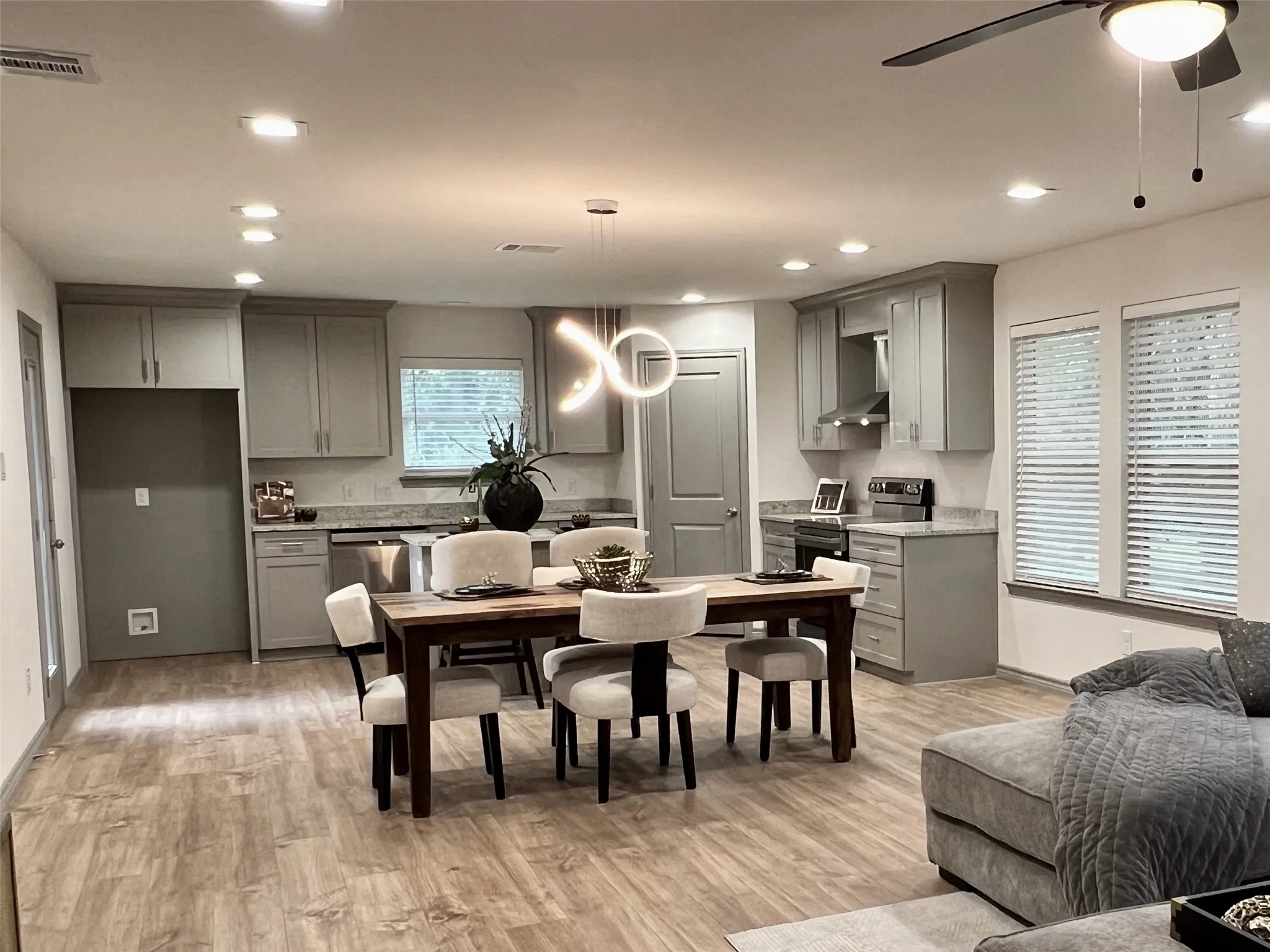 Single Family Residence For Sale in Dallas County , 1438 E Waco Avenue, Dallas, Texas 75216, 3 Bedroom, 2 Bathroom, 1 Garage spaces, 1,800 Sqft, built in 2023, mls#21410822, Real Estate Agent in Dallas, Homes For Sale in Dallas county, Homes For Sale in Dallas, Realtor in Dallas Texas, Real Estate Brokerage Independent Realty Texas, Luminita Cordes Realtor