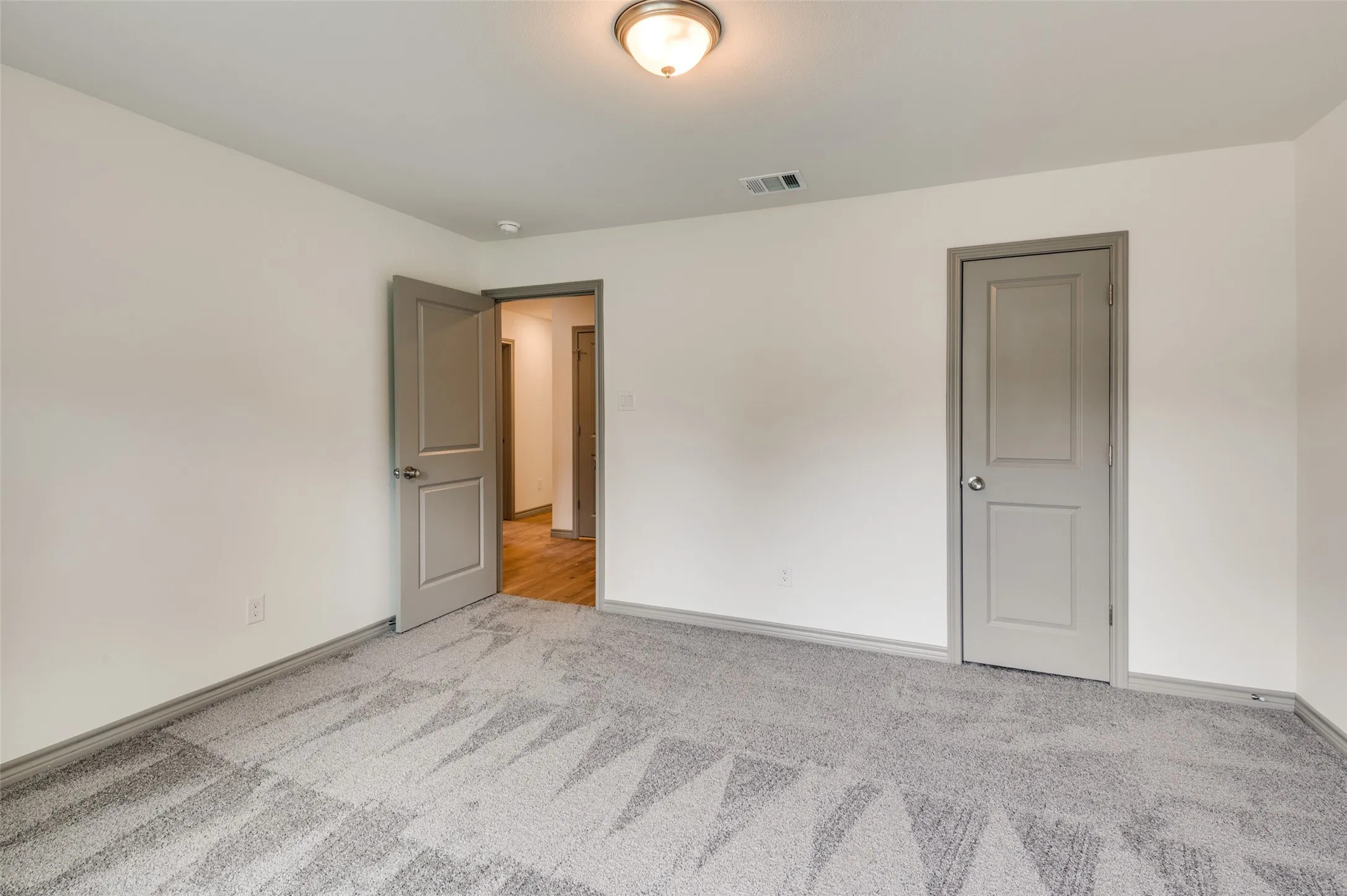 Single Family Residence For Sale in Dallas County , 1438 E Waco Avenue, Dallas, Texas 75216, 3 Bedroom, 2 Bathroom, 1 Garage spaces, 1,800 Sqft, built in 2023, mls#21410822, Real Estate Agent in Dallas, Homes For Sale in Dallas county, Homes For Sale in Dallas, Realtor in Dallas Texas, Real Estate Brokerage Independent Realty Texas, Luminita Cordes Realtor