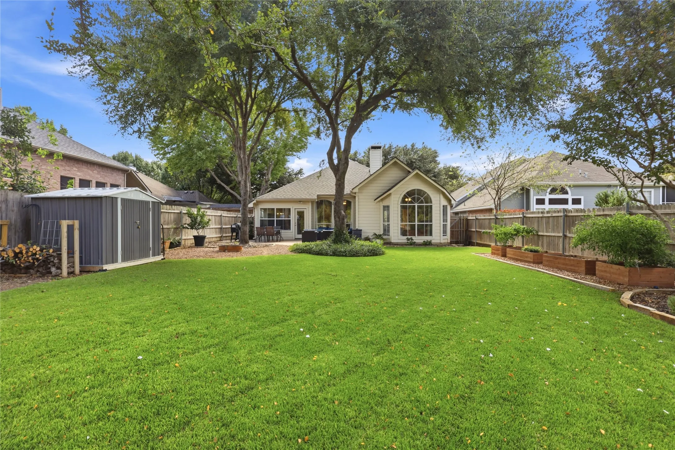 Single Family Residence For Sale in Tarrant County , 5213 Warm Springs Trail, Fort Worth, Texas 76137, 3 Bedroom, 2 Bathroom, 2 Garage spaces, 1,985 Sqft, built in 1997, mls#21411145, Real Estate Agent in Fort Worth, Homes For Sale in Tarrant county, Homes For Sale in Fort Worth, Realtor in Fort Worth Texas, Real Estate Brokerage Independent Realty Texas, Luminita Cordes Realtor