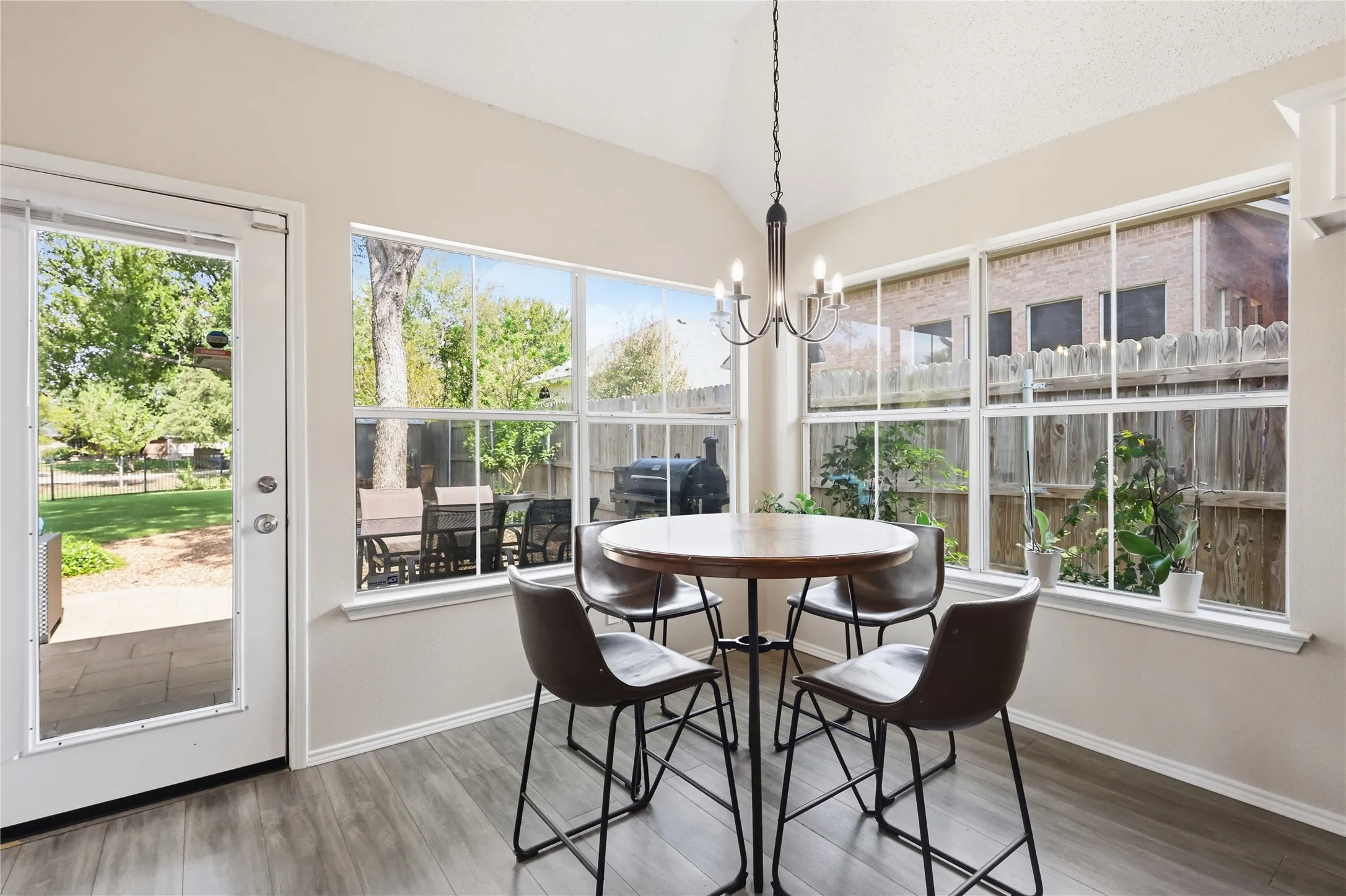 Single Family Residence For Sale in Tarrant County , 5213 Warm Springs Trail, Fort Worth, Texas 76137, 3 Bedroom, 2 Bathroom, 2 Garage spaces, 1,985 Sqft, built in 1997, mls#21411145, Real Estate Agent in Fort Worth, Homes For Sale in Tarrant county, Homes For Sale in Fort Worth, Realtor in Fort Worth Texas, Real Estate Brokerage Independent Realty Texas, Luminita Cordes Realtor