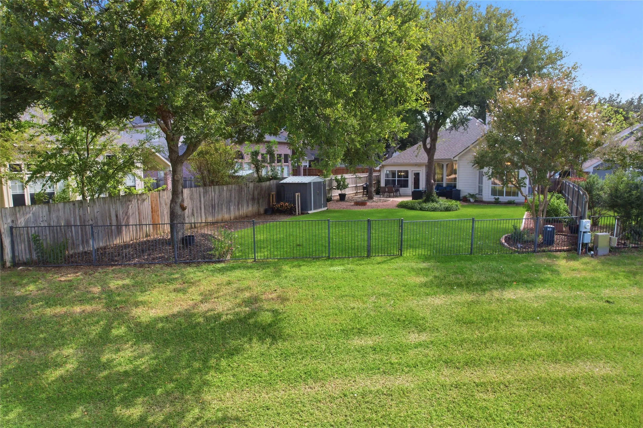 Single Family Residence For Sale in Tarrant County , 5213 Warm Springs Trail, Fort Worth, Texas 76137, 3 Bedroom, 2 Bathroom, 2 Garage spaces, 1,985 Sqft, built in 1997, mls#21411145, Real Estate Agent in Fort Worth, Homes For Sale in Tarrant county, Homes For Sale in Fort Worth, Realtor in Fort Worth Texas, Real Estate Brokerage Independent Realty Texas, Luminita Cordes Realtor