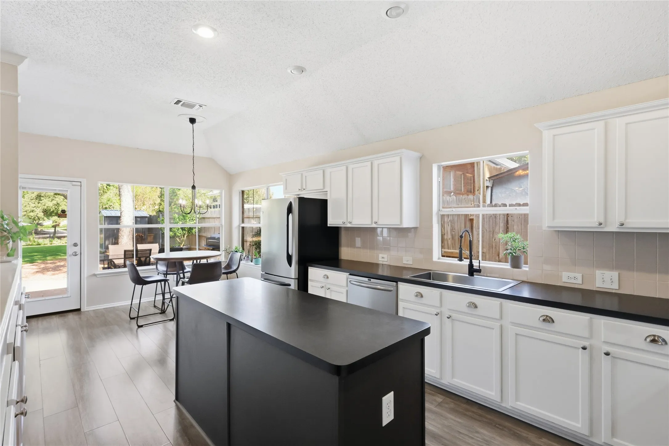 Single Family Residence For Sale in Tarrant County , 5213 Warm Springs Trail, Fort Worth, Texas 76137, 3 Bedroom, 2 Bathroom, 2 Garage spaces, 1,985 Sqft, built in 1997, mls#21411145, Real Estate Agent in Fort Worth, Homes For Sale in Tarrant county, Homes For Sale in Fort Worth, Realtor in Fort Worth Texas, Real Estate Brokerage Independent Realty Texas, Luminita Cordes Realtor