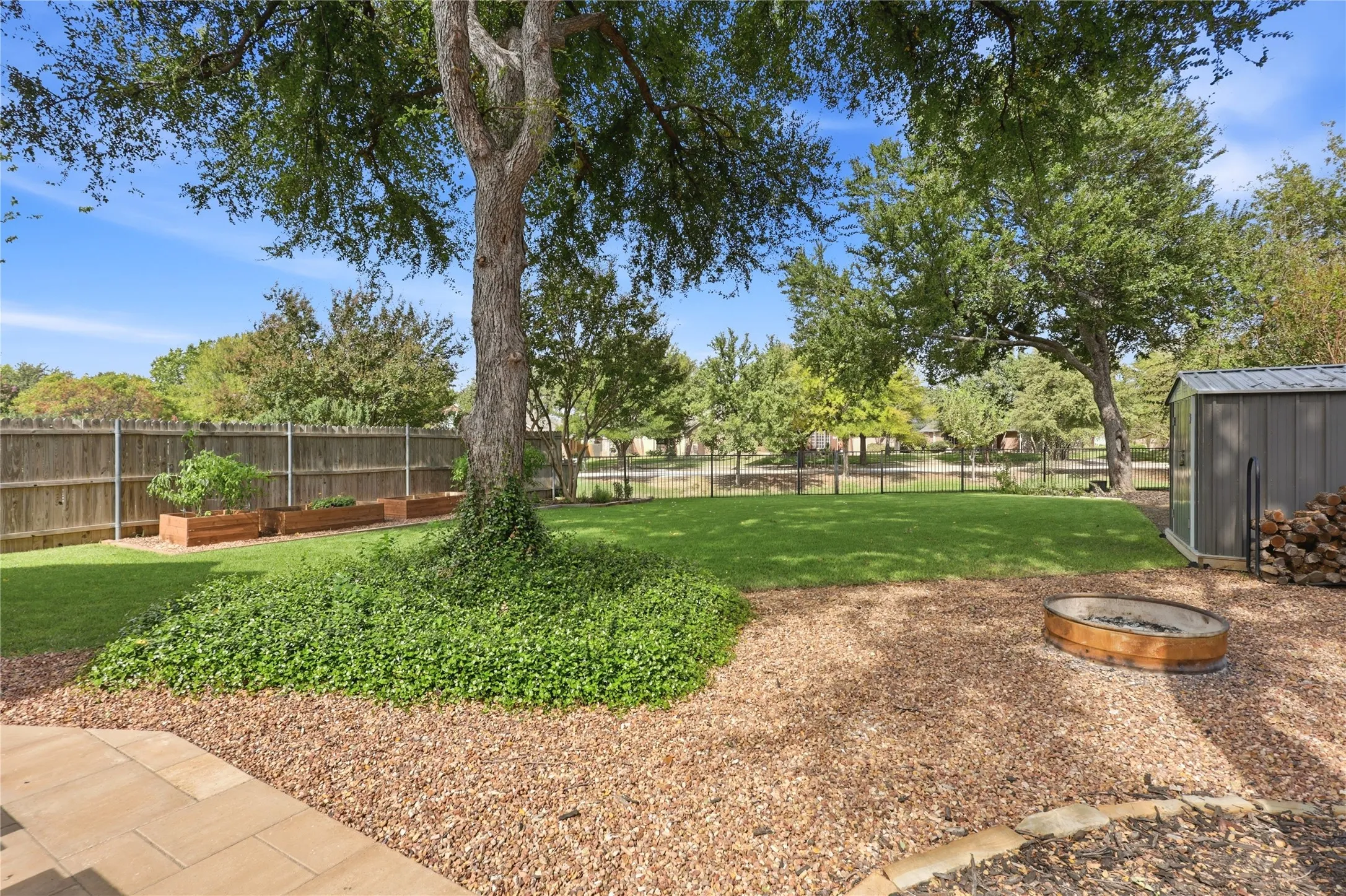 Single Family Residence For Sale in Tarrant County , 5213 Warm Springs Trail, Fort Worth, Texas 76137, 3 Bedroom, 2 Bathroom, 2 Garage spaces, 1,985 Sqft, built in 1997, mls#21411145, Real Estate Agent in Fort Worth, Homes For Sale in Tarrant county, Homes For Sale in Fort Worth, Realtor in Fort Worth Texas, Real Estate Brokerage Independent Realty Texas, Luminita Cordes Realtor