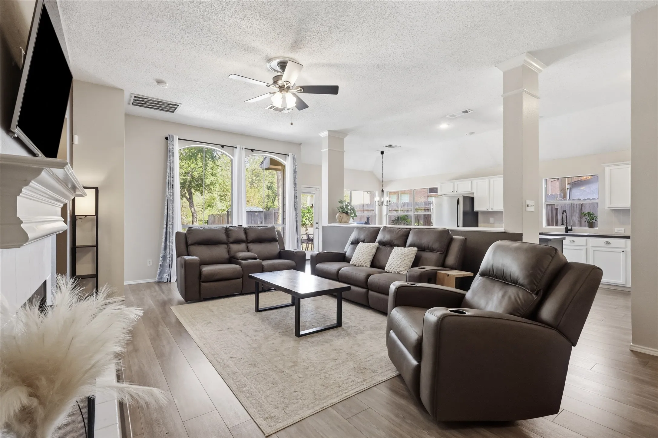 Single Family Residence For Sale in Tarrant County , 5213 Warm Springs Trail, Fort Worth, Texas 76137, 3 Bedroom, 2 Bathroom, 2 Garage spaces, 1,985 Sqft, built in 1997, mls#21411145, Real Estate Agent in Fort Worth, Homes For Sale in Tarrant county, Homes For Sale in Fort Worth, Realtor in Fort Worth Texas, Real Estate Brokerage Independent Realty Texas, Luminita Cordes Realtor