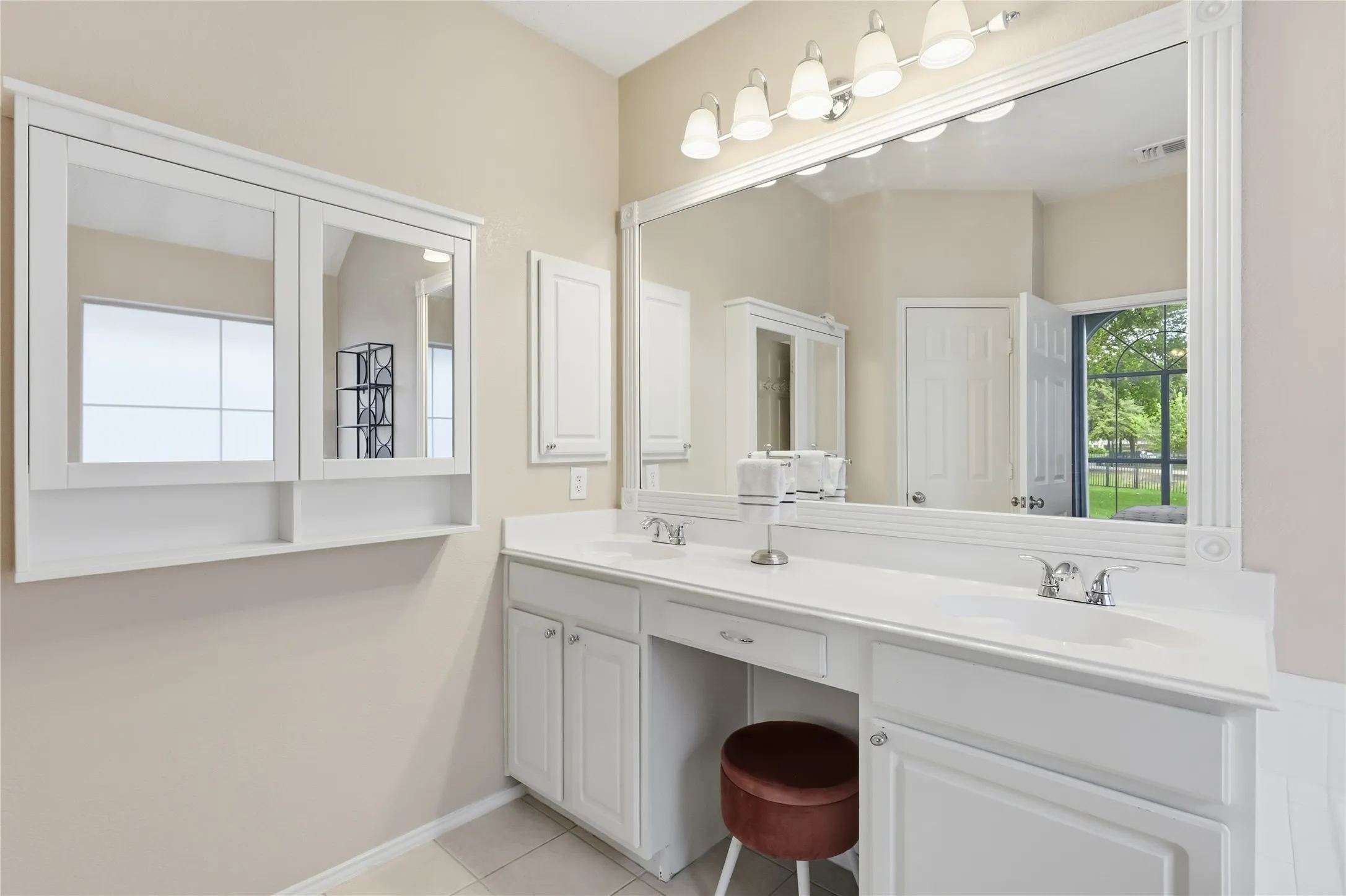 Single Family Residence For Sale in Tarrant County , 5213 Warm Springs Trail, Fort Worth, Texas 76137, 3 Bedroom, 2 Bathroom, 2 Garage spaces, 1,985 Sqft, built in 1997, mls#21411145, Real Estate Agent in Fort Worth, Homes For Sale in Tarrant county, Homes For Sale in Fort Worth, Realtor in Fort Worth Texas, Real Estate Brokerage Independent Realty Texas, Luminita Cordes Realtor