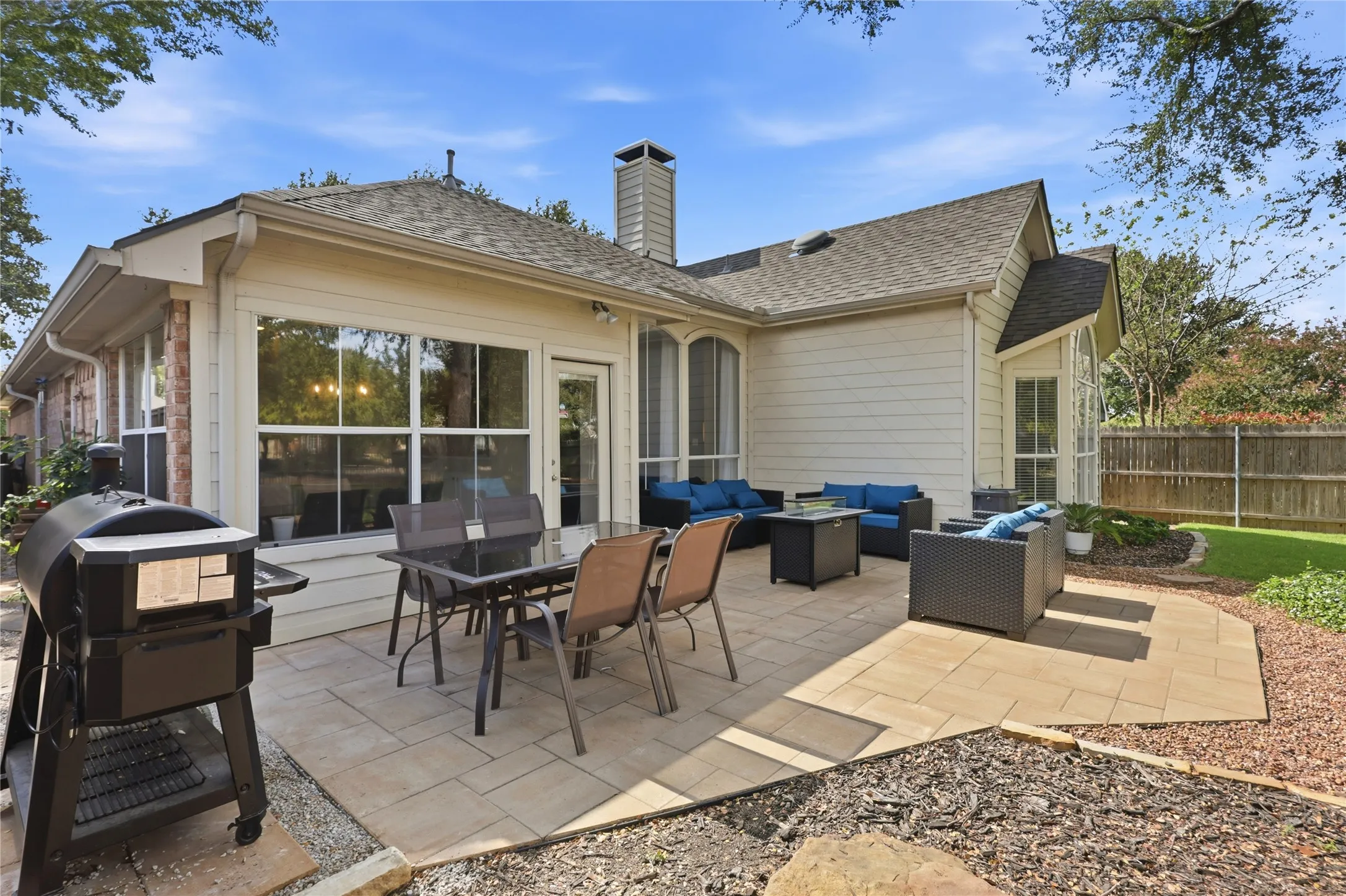 Single Family Residence For Sale in Tarrant County , 5213 Warm Springs Trail, Fort Worth, Texas 76137, 3 Bedroom, 2 Bathroom, 2 Garage spaces, 1,985 Sqft, built in 1997, mls#21411145, Real Estate Agent in Fort Worth, Homes For Sale in Tarrant county, Homes For Sale in Fort Worth, Realtor in Fort Worth Texas, Real Estate Brokerage Independent Realty Texas, Luminita Cordes Realtor