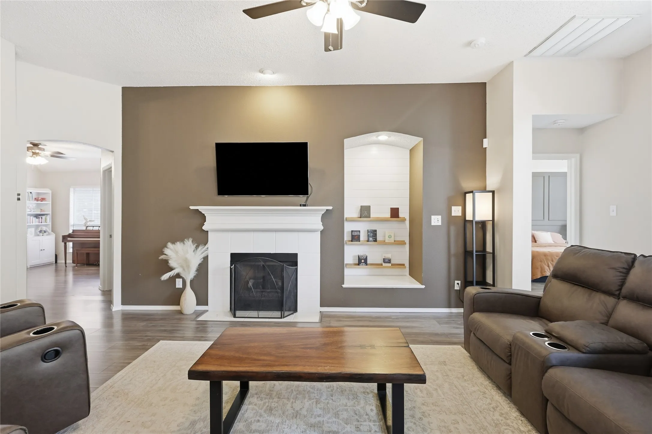 Single Family Residence For Sale in Tarrant County , 5213 Warm Springs Trail, Fort Worth, Texas 76137, 3 Bedroom, 2 Bathroom, 2 Garage spaces, 1,985 Sqft, built in 1997, mls#21411145, Real Estate Agent in Fort Worth, Homes For Sale in Tarrant county, Homes For Sale in Fort Worth, Realtor in Fort Worth Texas, Real Estate Brokerage Independent Realty Texas, Luminita Cordes Realtor