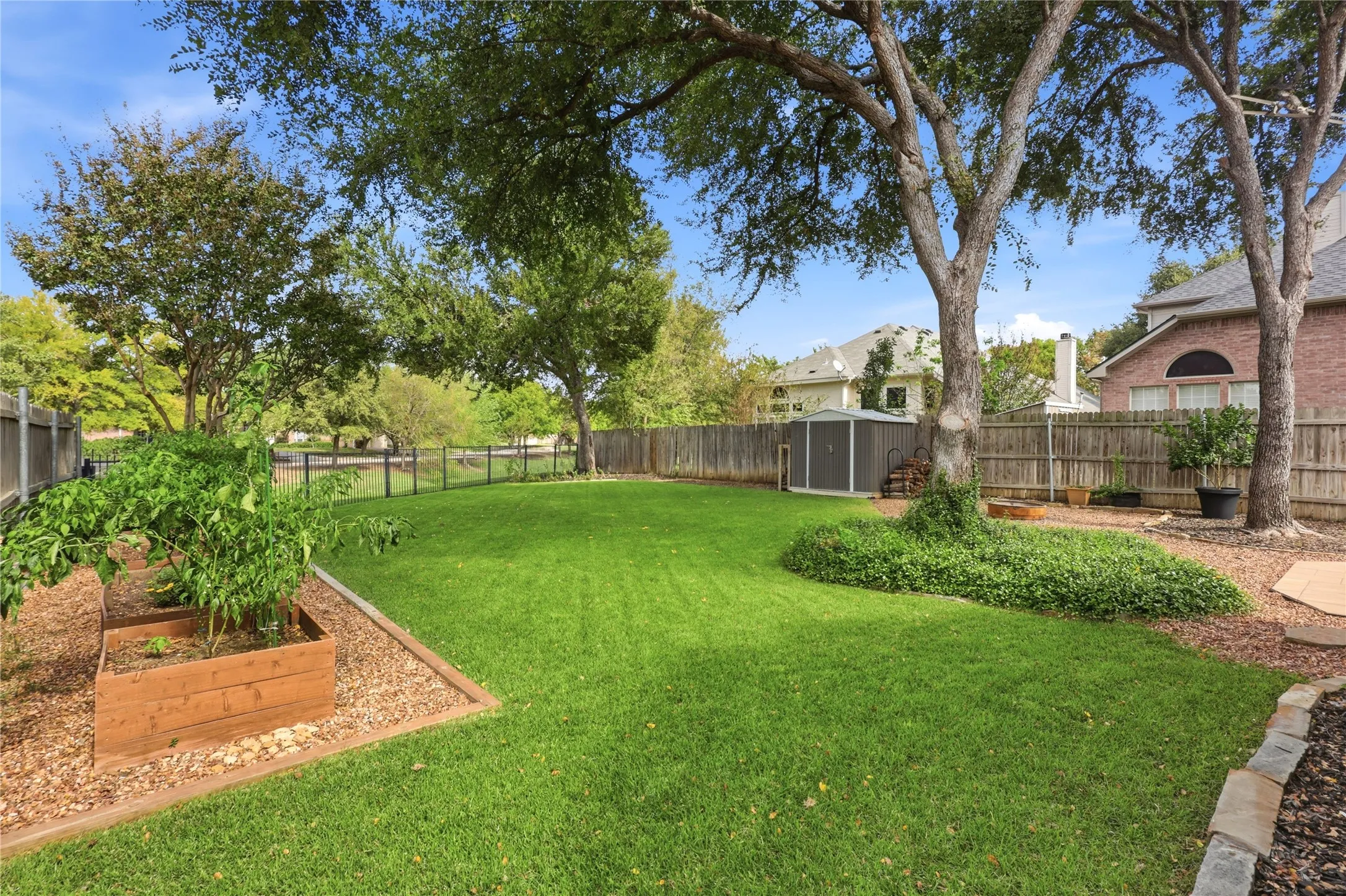 Single Family Residence For Sale in Tarrant County , 5213 Warm Springs Trail, Fort Worth, Texas 76137, 3 Bedroom, 2 Bathroom, 2 Garage spaces, 1,985 Sqft, built in 1997, mls#21411145, Real Estate Agent in Fort Worth, Homes For Sale in Tarrant county, Homes For Sale in Fort Worth, Realtor in Fort Worth Texas, Real Estate Brokerage Independent Realty Texas, Luminita Cordes Realtor
