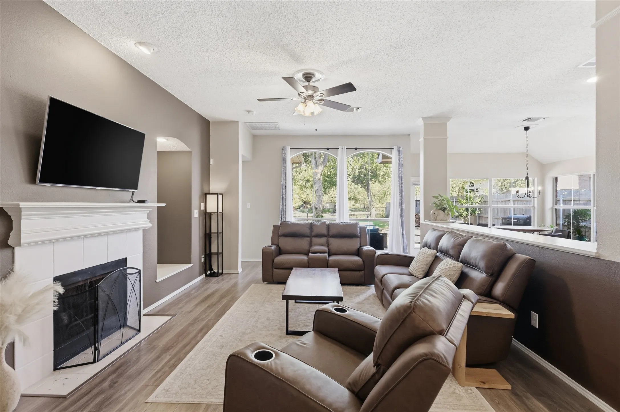 Single Family Residence For Sale in Tarrant County , 5213 Warm Springs Trail, Fort Worth, Texas 76137, 3 Bedroom, 2 Bathroom, 2 Garage spaces, 1,985 Sqft, built in 1997, mls#21411145, Real Estate Agent in Fort Worth, Homes For Sale in Tarrant county, Homes For Sale in Fort Worth, Realtor in Fort Worth Texas, Real Estate Brokerage Independent Realty Texas, Luminita Cordes Realtor