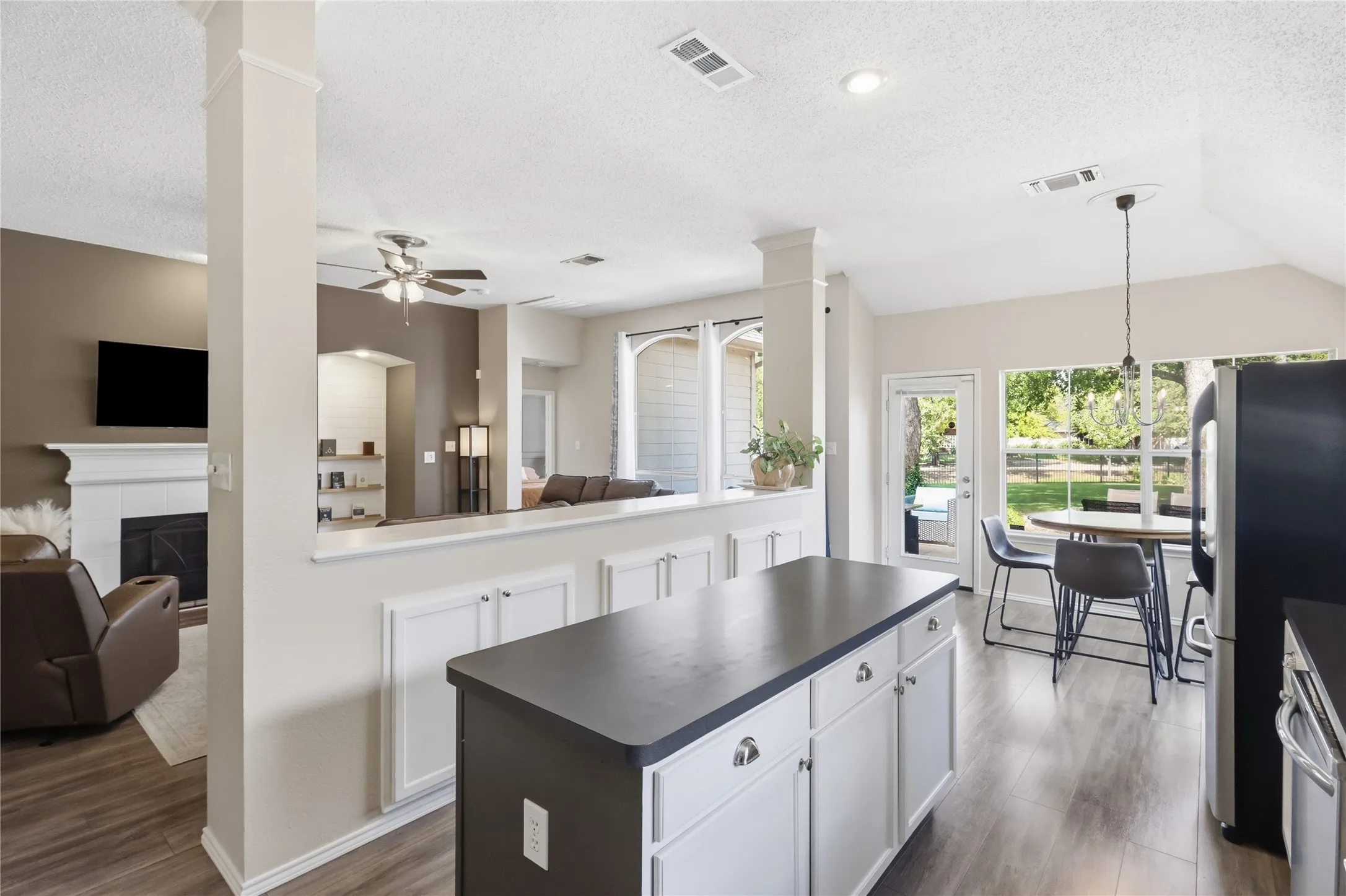 Single Family Residence For Sale in Tarrant County , 5213 Warm Springs Trail, Fort Worth, Texas 76137, 3 Bedroom, 2 Bathroom, 2 Garage spaces, 1,985 Sqft, built in 1997, mls#21411145, Real Estate Agent in Fort Worth, Homes For Sale in Tarrant county, Homes For Sale in Fort Worth, Realtor in Fort Worth Texas, Real Estate Brokerage Independent Realty Texas, Luminita Cordes Realtor