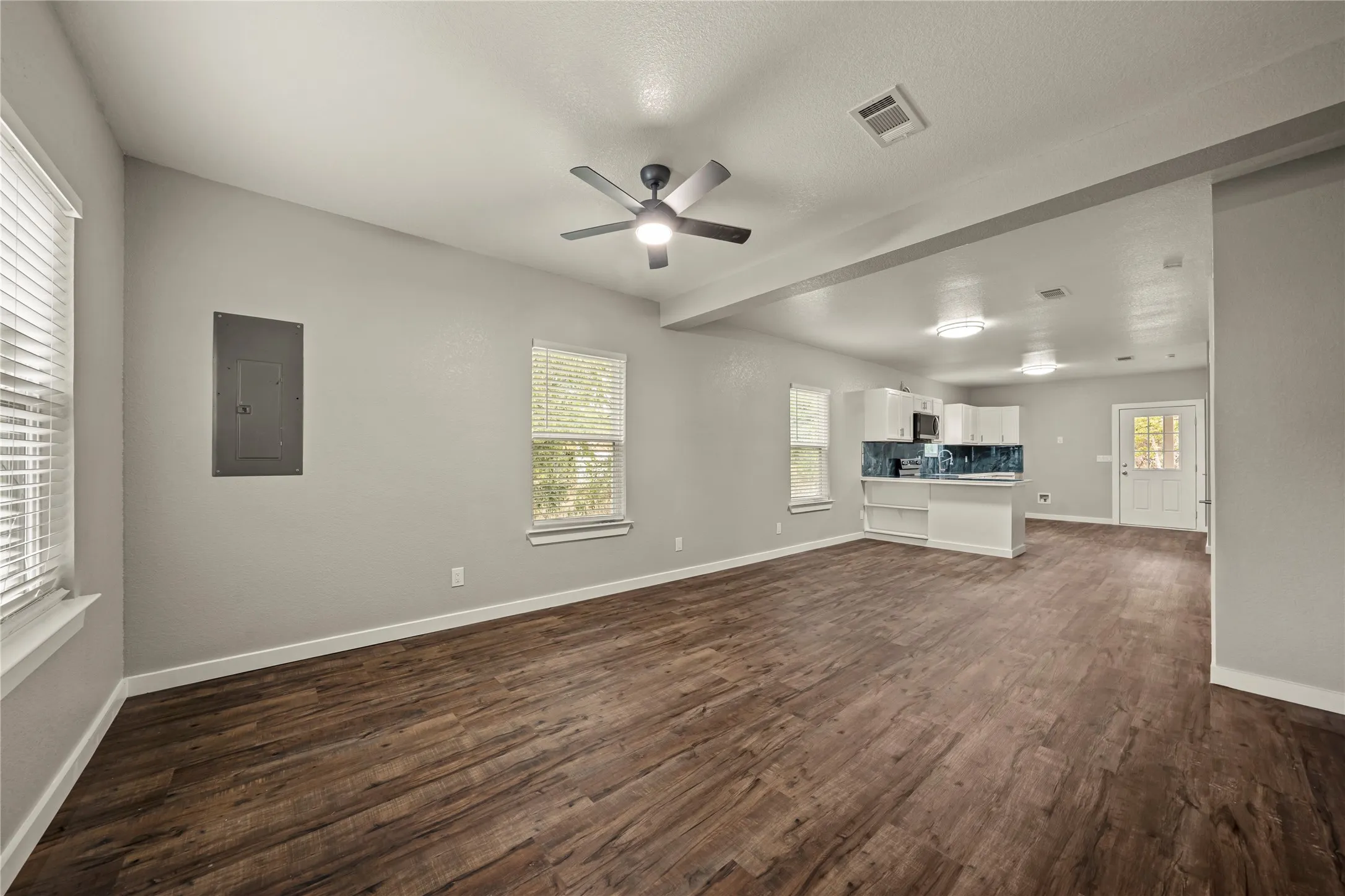 Single Family Residence For Sale in Falls County , 703 Gift Street, Marlin, Texas 76661, 3 Bedroom, 2 Bathroom, Garage spaces, 1,200 Sqft, built in 2023, mls#21410969, Real Estate Agent in Marlin, Homes For Sale in Falls county, Homes For Sale in Marlin, Realtor in Marlin Texas, Real Estate Brokerage Independent Realty Texas, Luminita Cordes Realtor