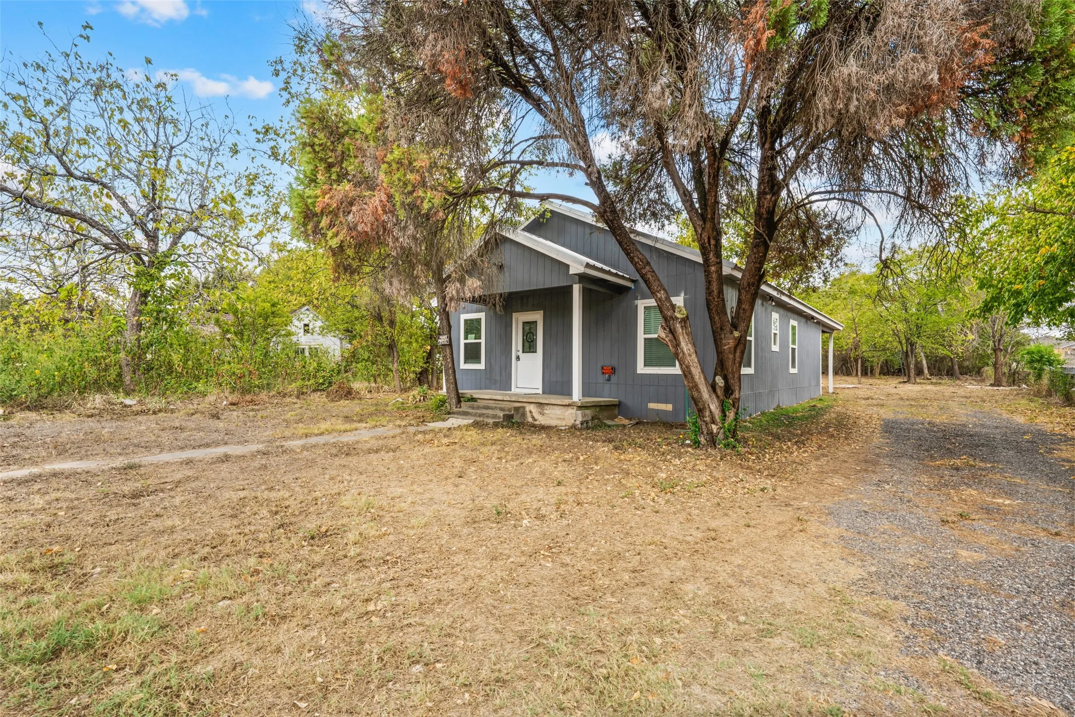 Single Family Residence For Sale in Falls County , 703 Gift Street, Marlin, Texas 76661, 3 Bedroom, 2 Bathroom, Garage spaces, 1,200 Sqft, built in 2023, mls#21410969, Real Estate Agent in Marlin, Homes For Sale in Falls county, Homes For Sale in Marlin, Realtor in Marlin Texas, Real Estate Brokerage Independent Realty Texas, Luminita Cordes Realtor