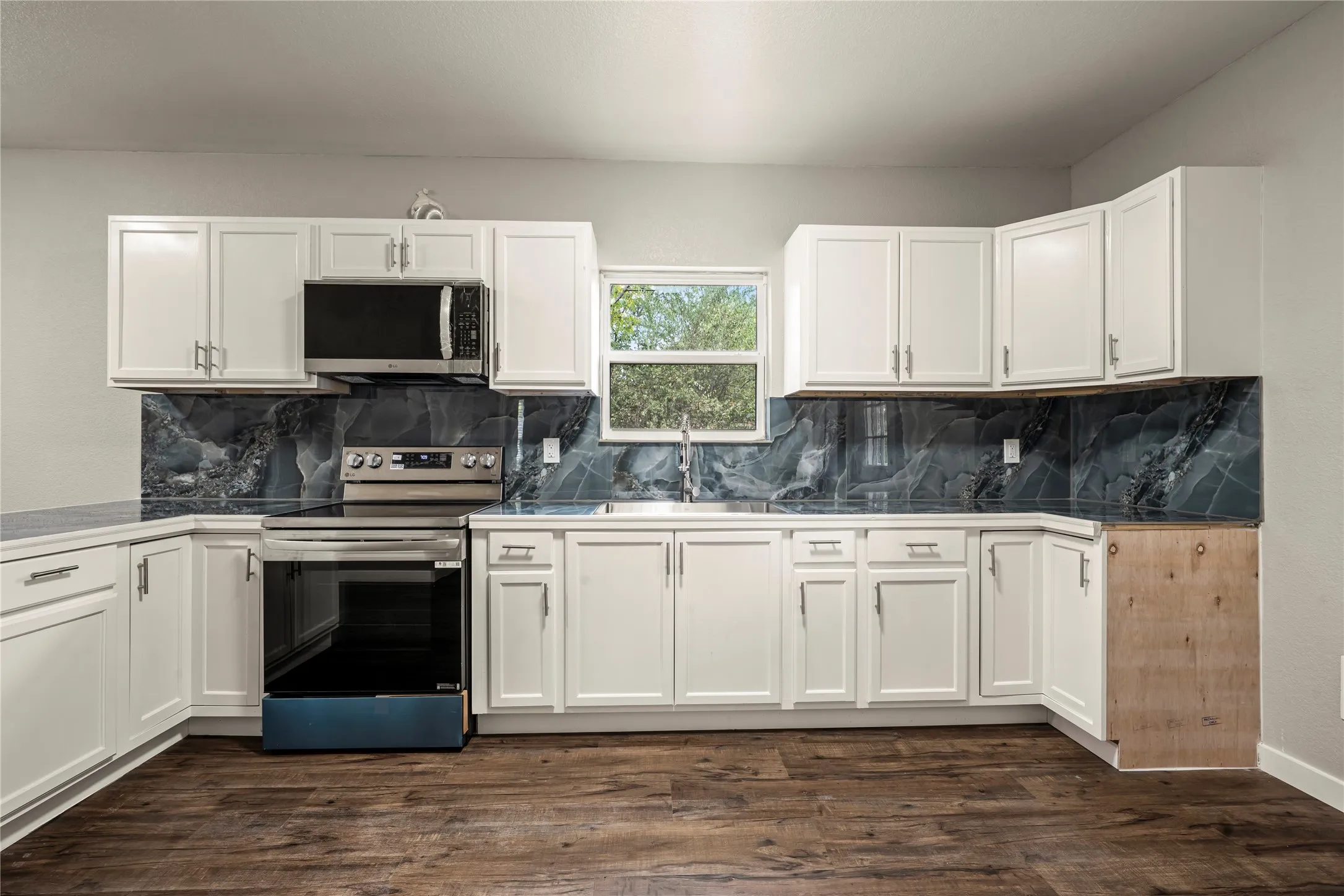 Single Family Residence For Sale in Falls County , 703 Gift Street, Marlin, Texas 76661, 3 Bedroom, 2 Bathroom, Garage spaces, 1,200 Sqft, built in 2023, mls#21410969, Real Estate Agent in Marlin, Homes For Sale in Falls county, Homes For Sale in Marlin, Realtor in Marlin Texas, Real Estate Brokerage Independent Realty Texas, Luminita Cordes Realtor