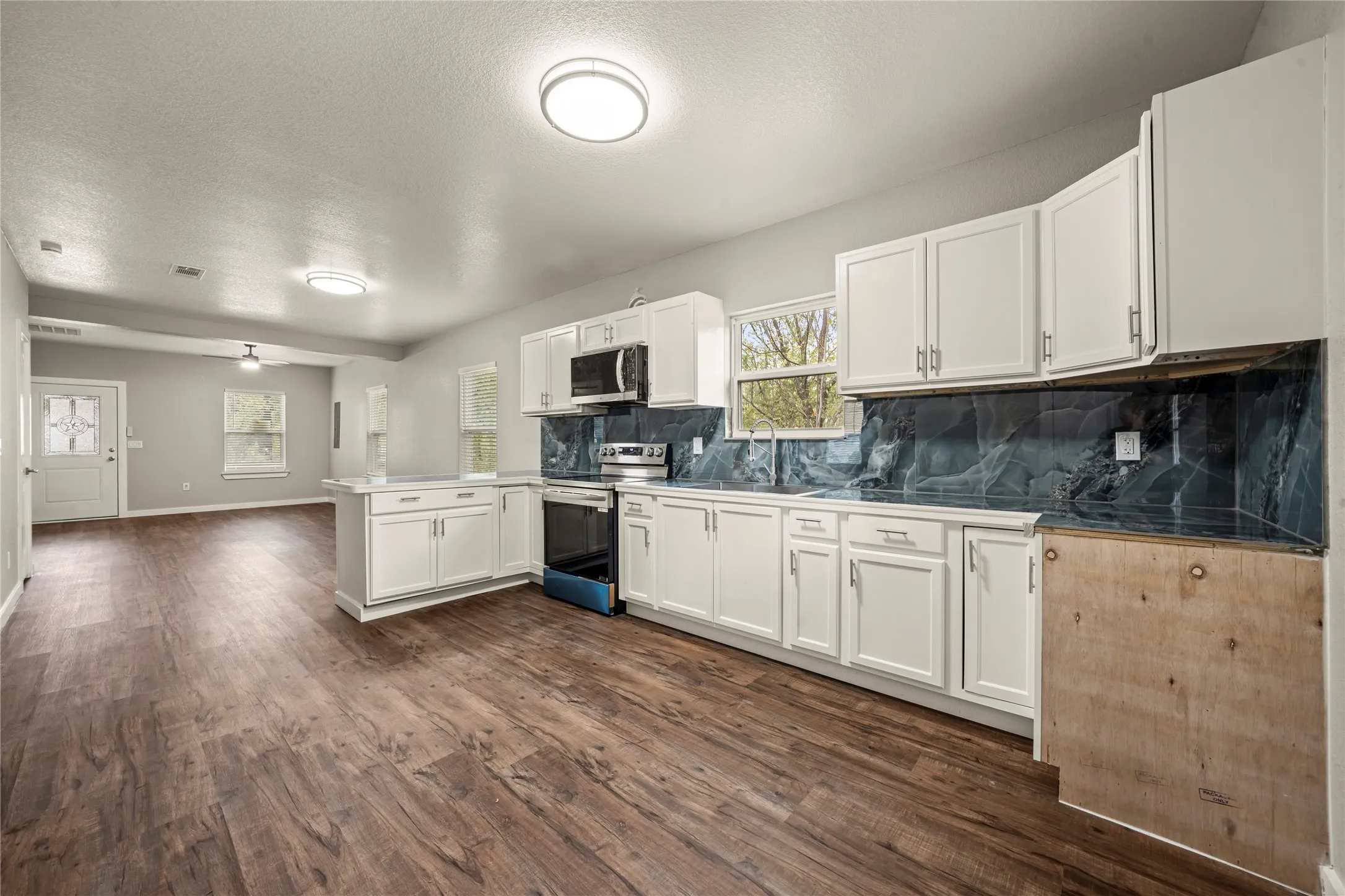 Single Family Residence For Sale in Falls County , 703 Gift Street, Marlin, Texas 76661, 3 Bedroom, 2 Bathroom, Garage spaces, 1,200 Sqft, built in 2023, mls#21410969, Real Estate Agent in Marlin, Homes For Sale in Falls county, Homes For Sale in Marlin, Realtor in Marlin Texas, Real Estate Brokerage Independent Realty Texas, Luminita Cordes Realtor