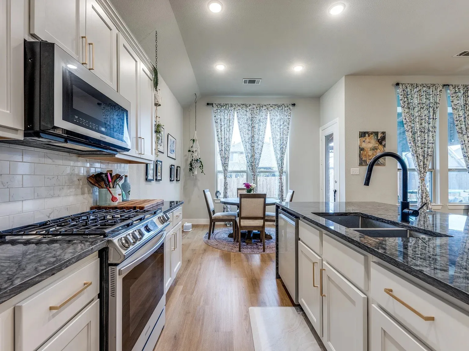 Single Family Residence For Rent