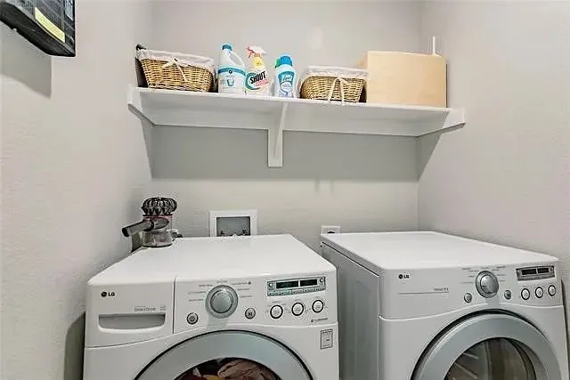 Single Family Residence For Rent in Kaufman County , 1249 Meridian Drive, Forney, Texas 75126, 4 Bedroom, 4 Bathroom, 2 Garage spaces, 2,908 Sqft, built in 2019, mls#21411146, Real Estate Agent in Forney, Homes For Rent in Kaufman county, Homes For Rent in Forney, Realtor in Forney Texas, Real Estate Brokerage Independent Realty Texas, Luminita Cordes Realtor