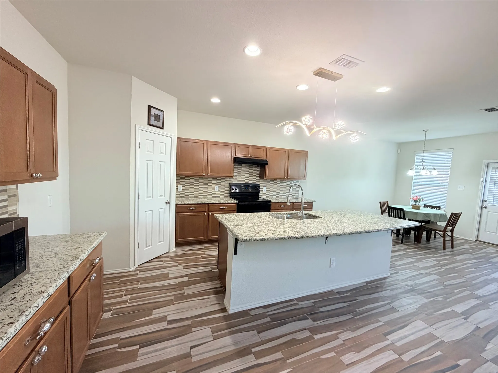 Single Family Residence For Rent in Denton County , 1712 Abby Creek Drive, Little Elm, Texas 75068, 4 Bedroom, 3 Bathroom, 2 Garage spaces, 2,787 Sqft, built in 2014, mls#21411078, Real Estate Agent in Little Elm, Homes For Rent in Denton county, Homes For Rent in Little Elm, Realtor in Little Elm Texas, Real Estate Brokerage Independent Realty Texas, Luminita Cordes Realtor