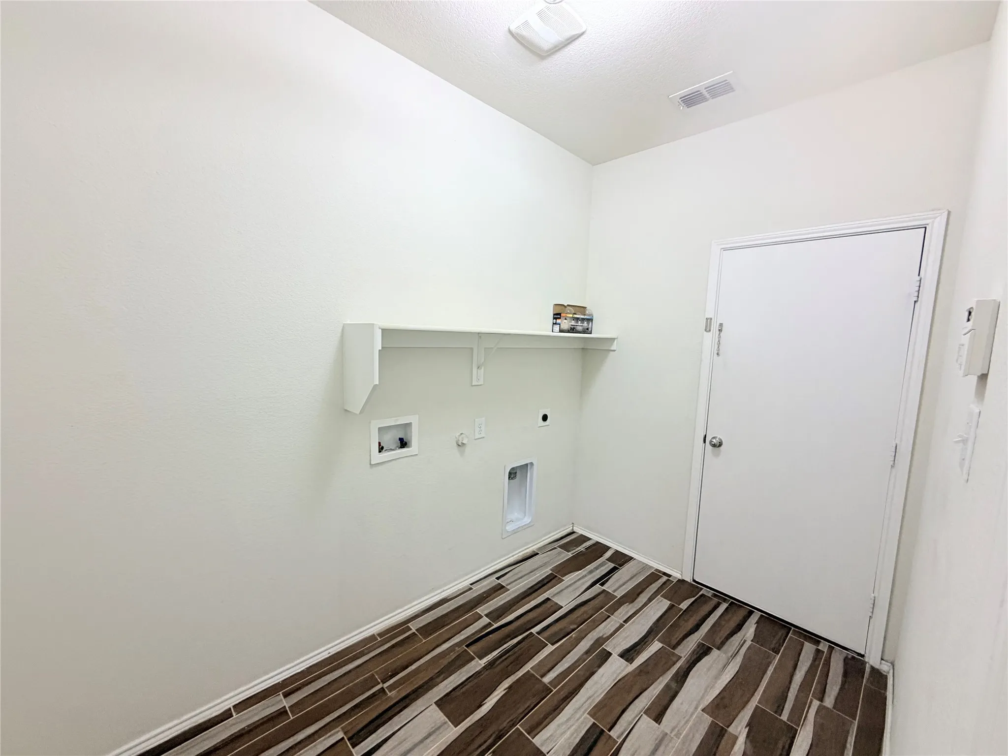Single Family Residence For Rent in Denton County , 1712 Abby Creek Drive, Little Elm, Texas 75068, 4 Bedroom, 3 Bathroom, 2 Garage spaces, 2,787 Sqft, built in 2014, mls#21411078, Real Estate Agent in Little Elm, Homes For Rent in Denton county, Homes For Rent in Little Elm, Realtor in Little Elm Texas, Real Estate Brokerage Independent Realty Texas, Luminita Cordes Realtor