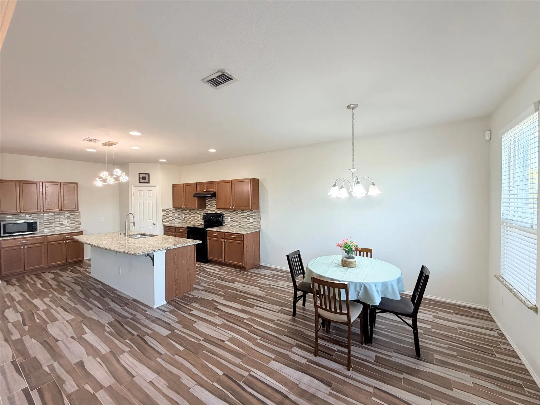Single Family Residence For Rent in Denton County , 1712 Abby Creek Drive, Little Elm, Texas 75068, 4 Bedroom, 3 Bathroom, 2 Garage spaces, 2,787 Sqft, built in 2014, mls#21411078, Real Estate Agent in Little Elm, Homes For Rent in Denton county, Homes For Rent in Little Elm, Realtor in Little Elm Texas, Real Estate Brokerage Independent Realty Texas, Luminita Cordes Realtor