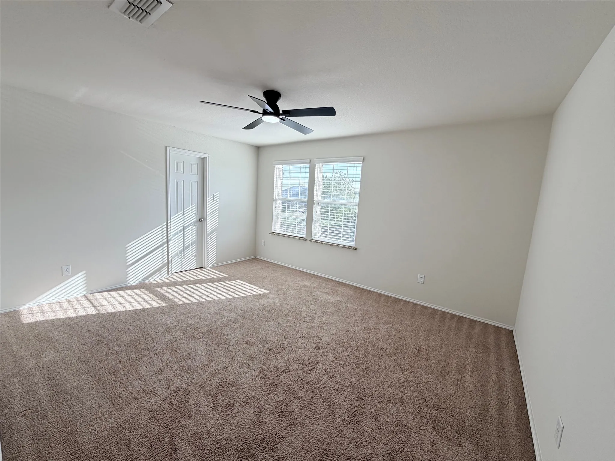 Single Family Residence For Rent in Denton County , 1712 Abby Creek Drive, Little Elm, Texas 75068, 4 Bedroom, 3 Bathroom, 2 Garage spaces, 2,787 Sqft, built in 2014, mls#21411078, Real Estate Agent in Little Elm, Homes For Rent in Denton county, Homes For Rent in Little Elm, Realtor in Little Elm Texas, Real Estate Brokerage Independent Realty Texas, Luminita Cordes Realtor