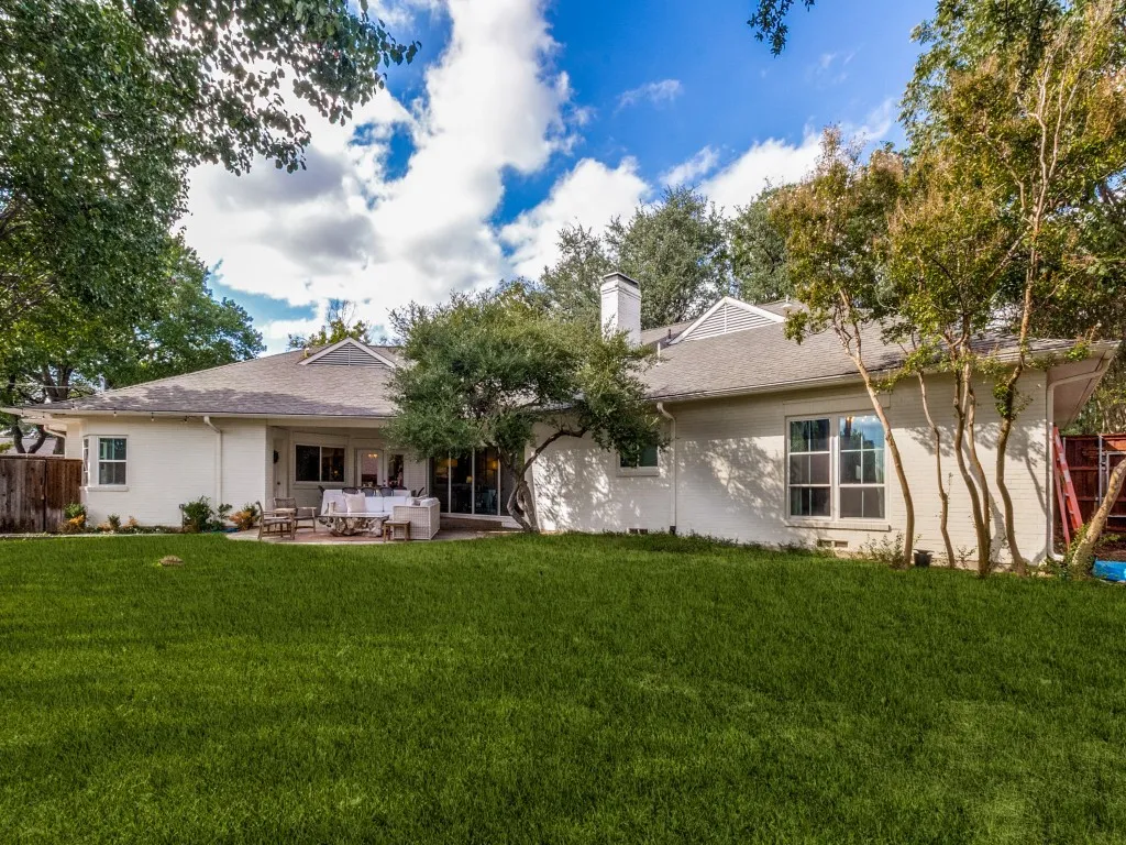 Single Family Residence For Sale in Dallas County , 4448 Hallmark Drive, Dallas, Texas 75229, 4 Bedroom, 4 Bathroom, 2 Garage spaces, 3,070 Sqft, built in 1962, mls#21411151, Real Estate Agent in Dallas, Homes For Sale in Dallas county, Homes For Sale in Dallas, Realtor in Dallas Texas, Real Estate Brokerage Independent Realty Texas, Luminita Cordes Realtor