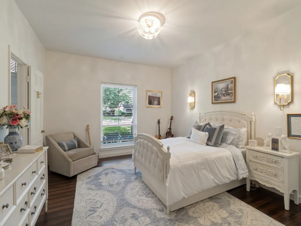 Single Family Residence For Sale in Dallas County , 4448 Hallmark Drive, Dallas, Texas 75229, 4 Bedroom, 4 Bathroom, 2 Garage spaces, 3,070 Sqft, built in 1962, mls#21411151, Real Estate Agent in Dallas, Homes For Sale in Dallas county, Homes For Sale in Dallas, Realtor in Dallas Texas, Real Estate Brokerage Independent Realty Texas, Luminita Cordes Realtor