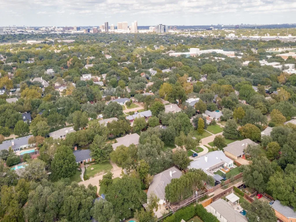 Single Family Residence For Sale in Dallas County , 4448 Hallmark Drive, Dallas, Texas 75229, 4 Bedroom, 4 Bathroom, 2 Garage spaces, 3,070 Sqft, built in 1962, mls#21411151, Real Estate Agent in Dallas, Homes For Sale in Dallas county, Homes For Sale in Dallas, Realtor in Dallas Texas, Real Estate Brokerage Independent Realty Texas, Luminita Cordes Realtor