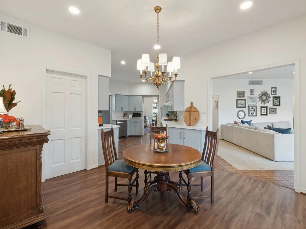 Single Family Residence For Sale in Dallas County , 4448 Hallmark Drive, Dallas, Texas 75229, 4 Bedroom, 4 Bathroom, 2 Garage spaces, 3,070 Sqft, built in 1962, mls#21411151, Real Estate Agent in Dallas, Homes For Sale in Dallas county, Homes For Sale in Dallas, Realtor in Dallas Texas, Real Estate Brokerage Independent Realty Texas, Luminita Cordes Realtor