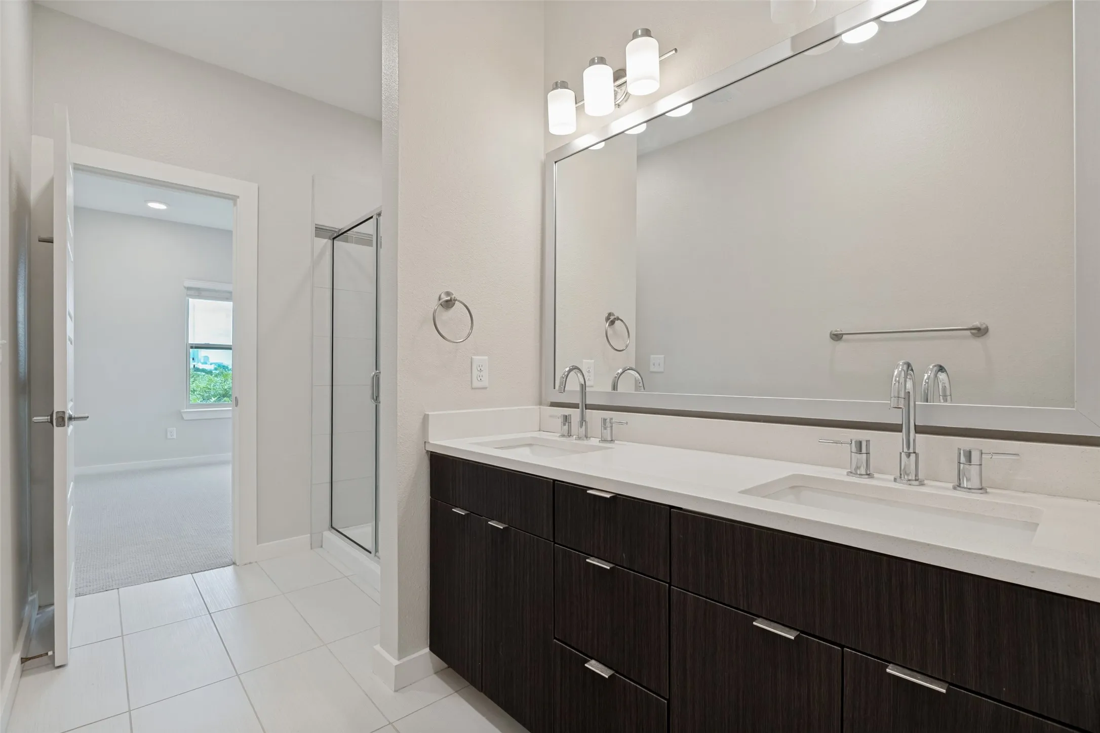 Condominium For Rent in Dallas County , 1596 Fiji Street, Dallas, Texas 75203, 3 Bedroom, 3 Bathroom, 2 Garage spaces, 1,468 Sqft, built in 2017, mls#21411153, Real Estate Agent in Dallas, Homes For Rent in Dallas county, Homes For Rent in Dallas, Realtor in Dallas Texas, Real Estate Brokerage Independent Realty Texas, Luminita Cordes Realtor