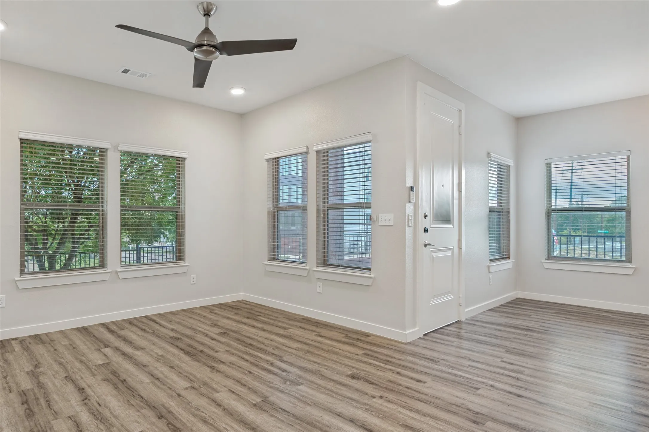 Condominium For Rent in Dallas County , 1596 Fiji Street, Dallas, Texas 75203, 3 Bedroom, 3 Bathroom, 2 Garage spaces, 1,468 Sqft, built in 2017, mls#21411153, Real Estate Agent in Dallas, Homes For Rent in Dallas county, Homes For Rent in Dallas, Realtor in Dallas Texas, Real Estate Brokerage Independent Realty Texas, Luminita Cordes Realtor