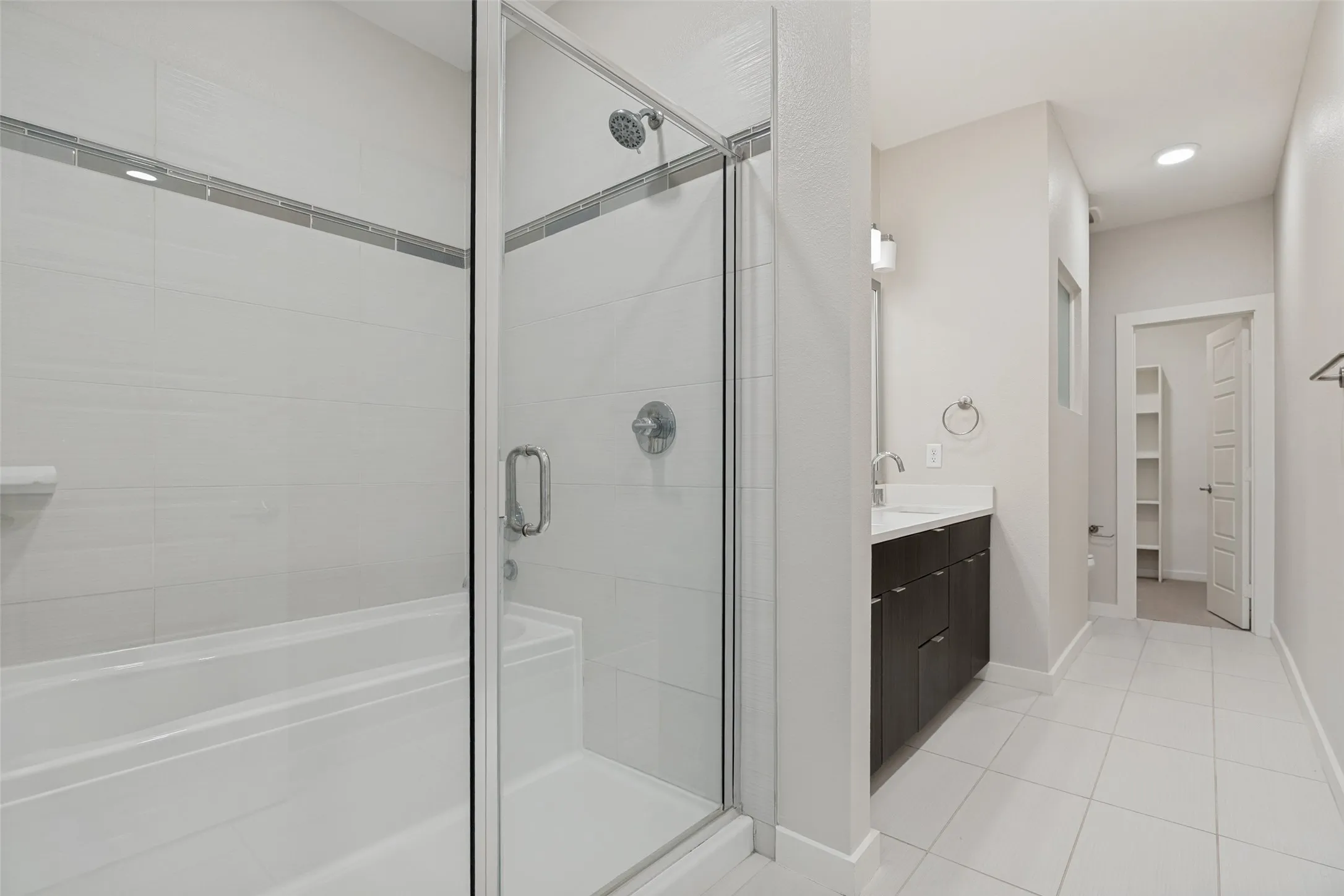Condominium For Rent in Dallas County , 1596 Fiji Street, Dallas, Texas 75203, 3 Bedroom, 3 Bathroom, 2 Garage spaces, 1,468 Sqft, built in 2017, mls#21411153, Real Estate Agent in Dallas, Homes For Rent in Dallas county, Homes For Rent in Dallas, Realtor in Dallas Texas, Real Estate Brokerage Independent Realty Texas, Luminita Cordes Realtor