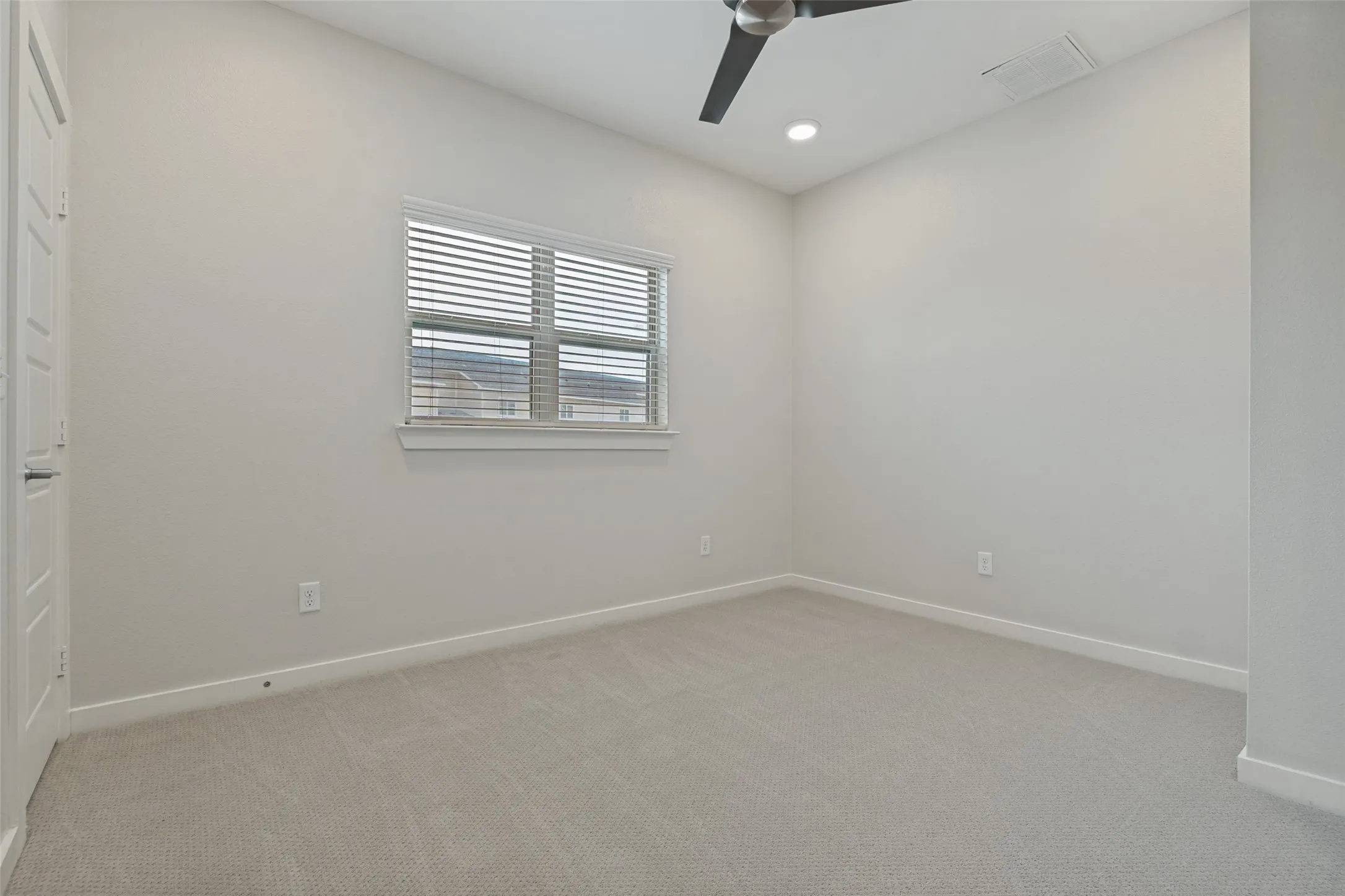 Condominium For Rent in Dallas County , 1596 Fiji Street, Dallas, Texas 75203, 3 Bedroom, 3 Bathroom, 2 Garage spaces, 1,468 Sqft, built in 2017, mls#21411153, Real Estate Agent in Dallas, Homes For Rent in Dallas county, Homes For Rent in Dallas, Realtor in Dallas Texas, Real Estate Brokerage Independent Realty Texas, Luminita Cordes Realtor