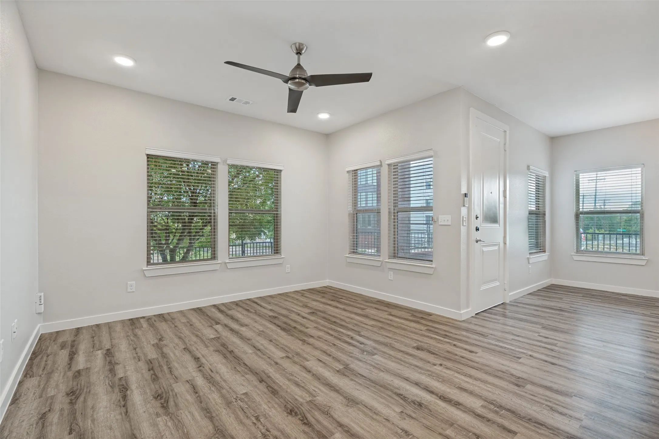 Condominium For Rent in Dallas County , 1596 Fiji Street, Dallas, Texas 75203, 3 Bedroom, 3 Bathroom, 2 Garage spaces, 1,468 Sqft, built in 2017, mls#21411153, Real Estate Agent in Dallas, Homes For Rent in Dallas county, Homes For Rent in Dallas, Realtor in Dallas Texas, Real Estate Brokerage Independent Realty Texas, Luminita Cordes Realtor