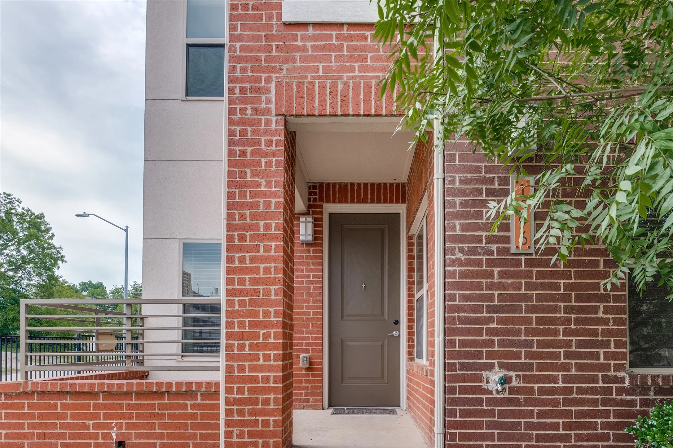 Condominium For Rent in Dallas County , 1596 Fiji Street, Dallas, Texas 75203, 3 Bedroom, 3 Bathroom, 2 Garage spaces, 1,468 Sqft, built in 2017, mls#21411153, Real Estate Agent in Dallas, Homes For Rent in Dallas county, Homes For Rent in Dallas, Realtor in Dallas Texas, Real Estate Brokerage Independent Realty Texas, Luminita Cordes Realtor