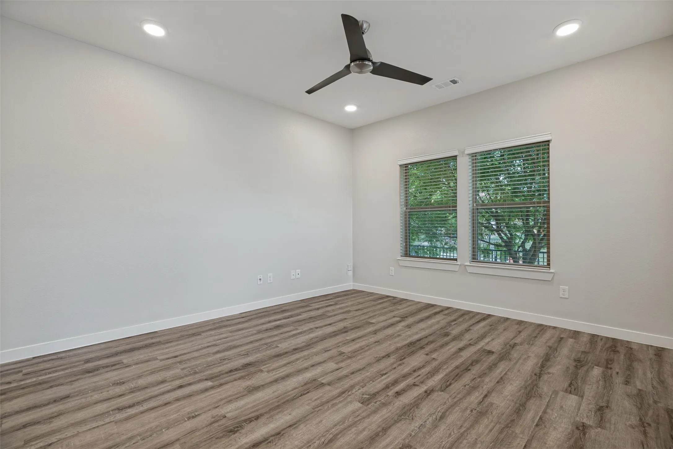 Condominium For Rent in Dallas County , 1596 Fiji Street, Dallas, Texas 75203, 3 Bedroom, 3 Bathroom, 2 Garage spaces, 1,468 Sqft, built in 2017, mls#21411153, Real Estate Agent in Dallas, Homes For Rent in Dallas county, Homes For Rent in Dallas, Realtor in Dallas Texas, Real Estate Brokerage Independent Realty Texas, Luminita Cordes Realtor
