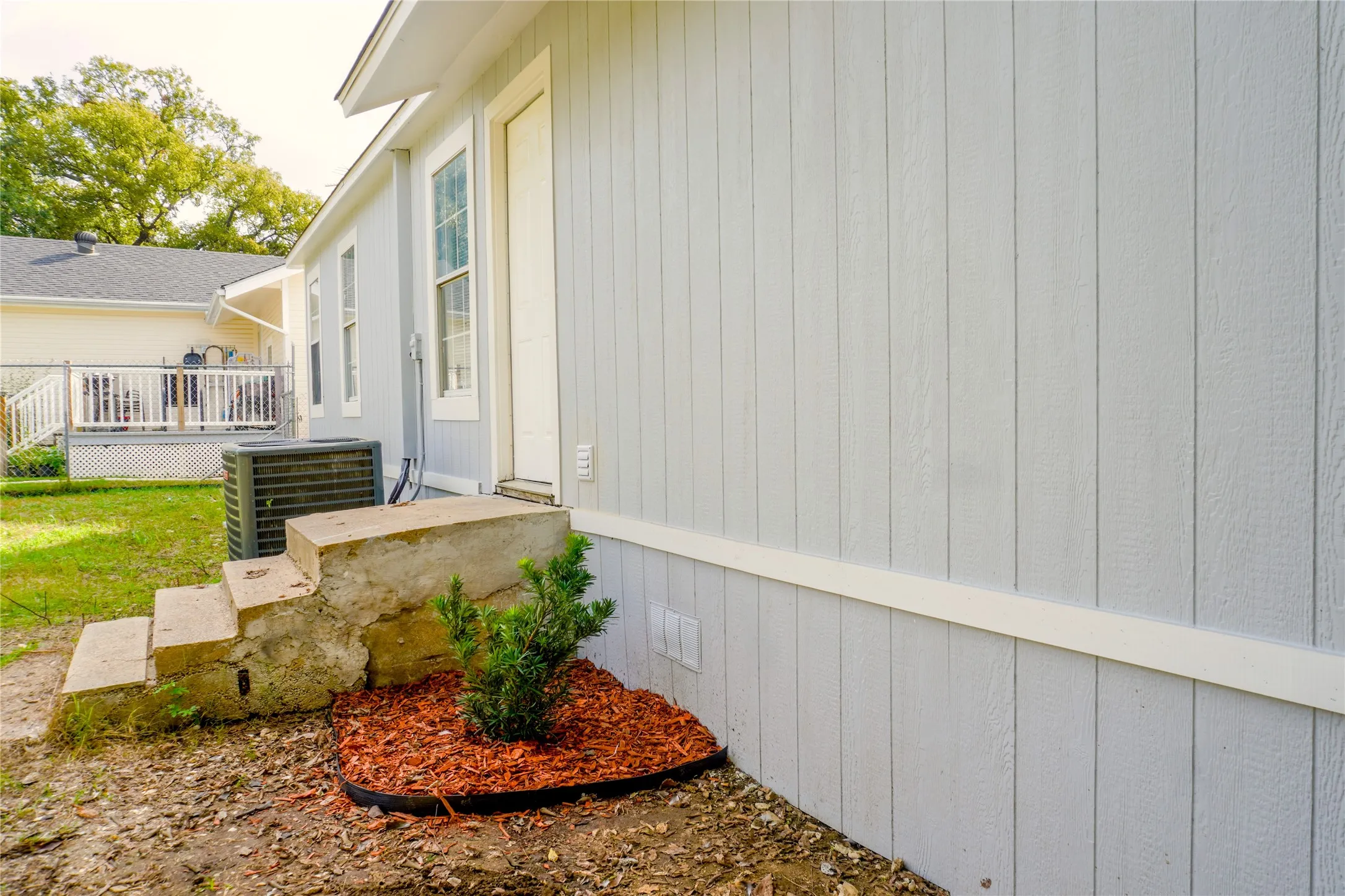 Single Family Residence For Sale in Tarrant County , 3229 Hardeman Street, Fort Worth, Texas 76119, 3 Bedroom, 2 Bathroom, Garage spaces, 1,000 Sqft, built in 1949, mls#21411006, Real Estate Agent in Fort Worth, Homes For Sale in Tarrant county, Homes For Sale in Fort Worth, Realtor in Fort Worth Texas, Real Estate Brokerage Independent Realty Texas, Luminita Cordes Realtor