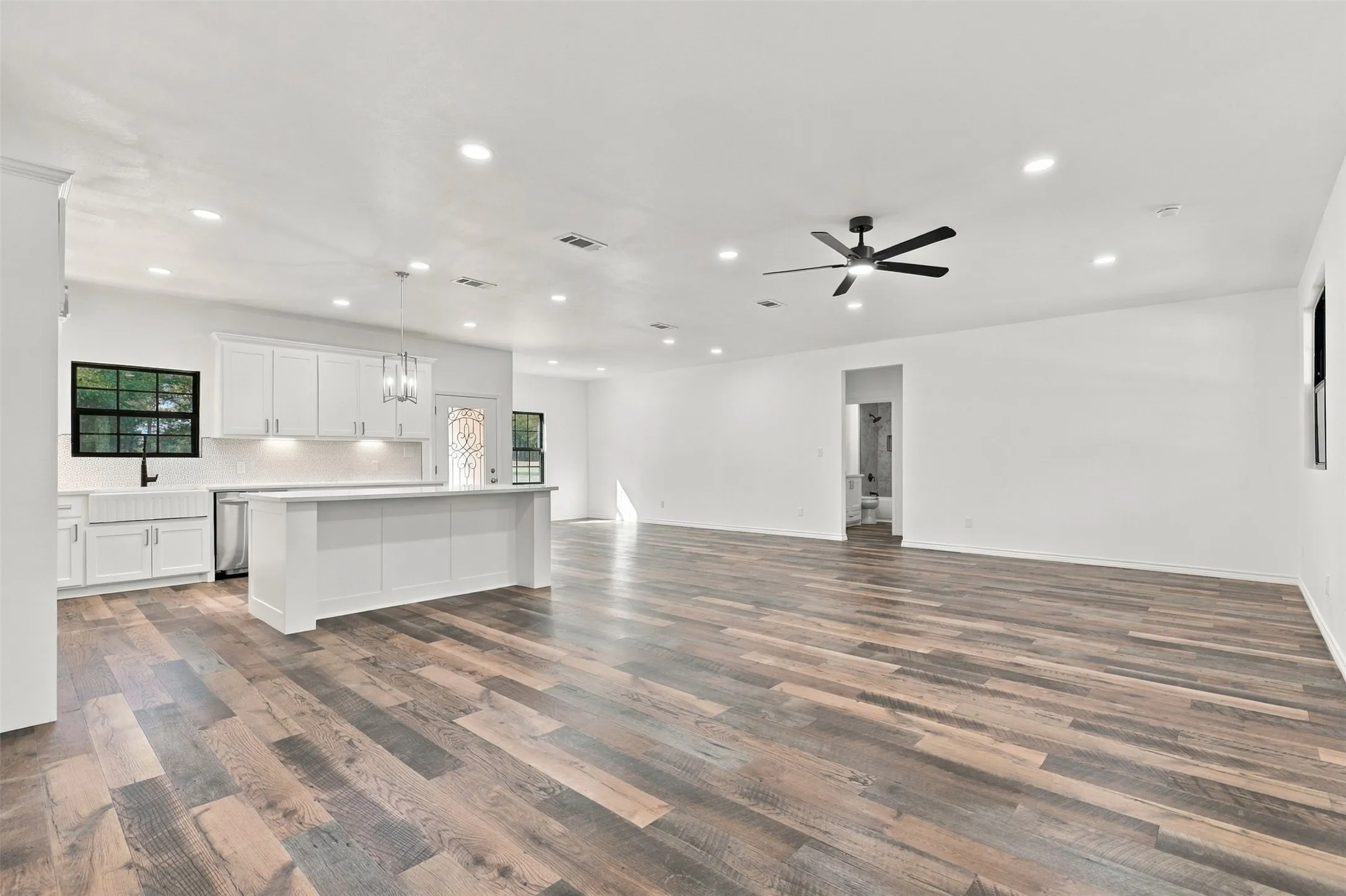 Single Family Residence For Sale in Titus County , 1707 CR 1670, Mt Pleasant, Texas 75455, 3 Bedroom, 2 Bathroom, 2 Garage spaces, 2,150 Sqft, built in 2026, mls#21409960, Real Estate Agent in Mt Pleasant, Homes For Sale in Titus county, Homes For Sale in Mt Pleasant, Realtor in Mt Pleasant Texas, Real Estate Brokerage Independent Realty Texas, Luminita Cordes Realtor