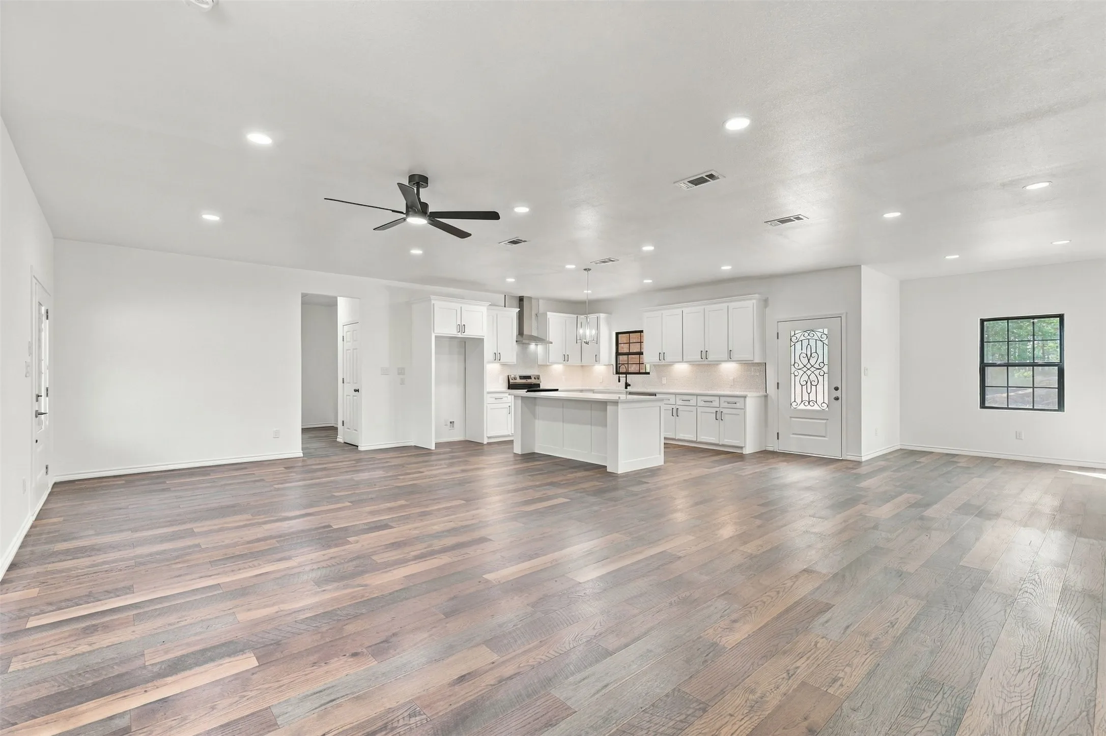 Single Family Residence For Sale in Titus County , 1707 CR 1670, Mt Pleasant, Texas 75455, 3 Bedroom, 2 Bathroom, 2 Garage spaces, 2,150 Sqft, built in 2026, mls#21409960, Real Estate Agent in Mt Pleasant, Homes For Sale in Titus county, Homes For Sale in Mt Pleasant, Realtor in Mt Pleasant Texas, Real Estate Brokerage Independent Realty Texas, Luminita Cordes Realtor