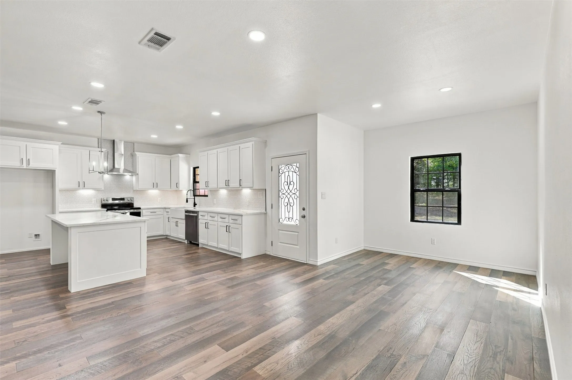 Single Family Residence For Sale in Titus County , 1707 CR 1670, Mt Pleasant, Texas 75455, 3 Bedroom, 2 Bathroom, 2 Garage spaces, 2,150 Sqft, built in 2026, mls#21409960, Real Estate Agent in Mt Pleasant, Homes For Sale in Titus county, Homes For Sale in Mt Pleasant, Realtor in Mt Pleasant Texas, Real Estate Brokerage Independent Realty Texas, Luminita Cordes Realtor