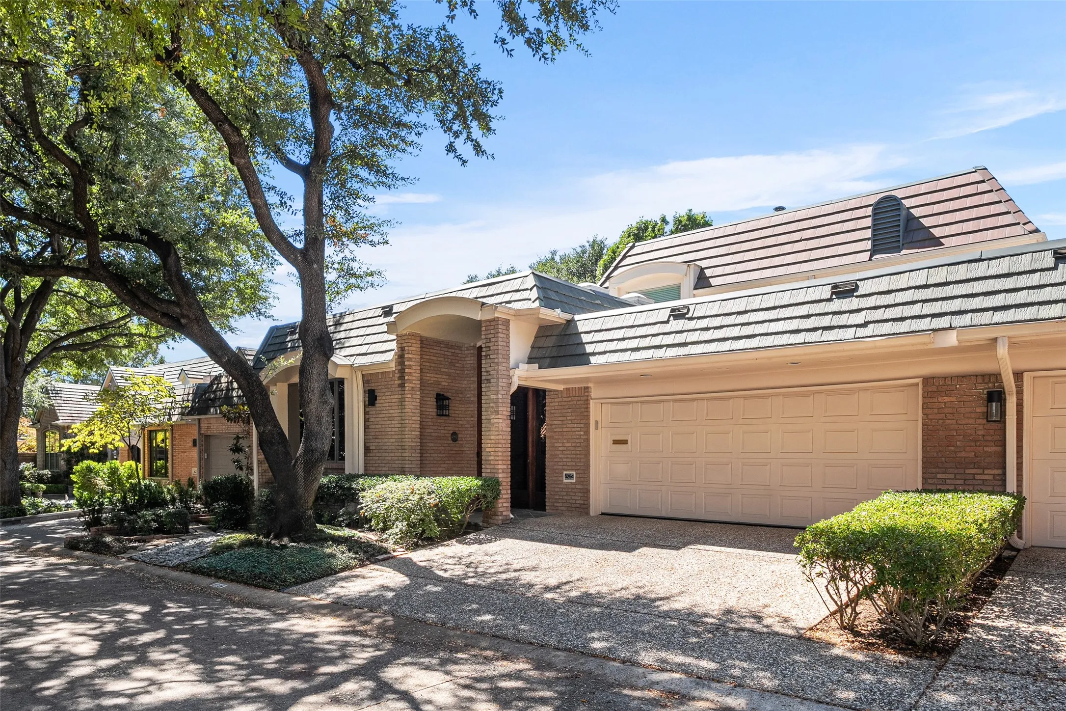 Townhouse For Sale in Dallas County , 6294 Willowgate Lane, Dallas, Texas 75230, 3 Bedroom, 4 Bathroom, 2 Garage spaces, 3,238 Sqft, built in 1986, mls#21404322, Real Estate Agent in Dallas, Homes For Sale in Dallas county, Homes For Sale in Dallas, Realtor in Dallas Texas, Real Estate Brokerage Independent Realty Texas, Luminita Cordes Realtor
