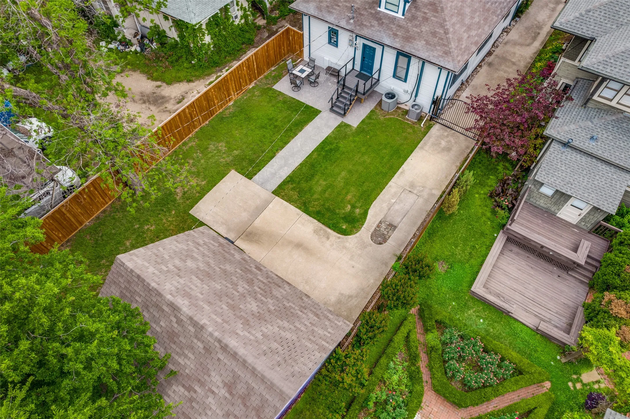 Single Family Residence For Rent in Tarrant County , 1810 5th Avenue, Fort Worth, Texas 76110, 4 Bedroom, 2 Bathroom, 2 Garage spaces, 2,160 Sqft, built in 1905, mls#21411167, Real Estate Agent in Fort Worth, Homes For Rent in Tarrant county, Homes For Rent in Fort Worth, Realtor in Fort Worth Texas, Real Estate Brokerage Independent Realty Texas, Luminita Cordes Realtor