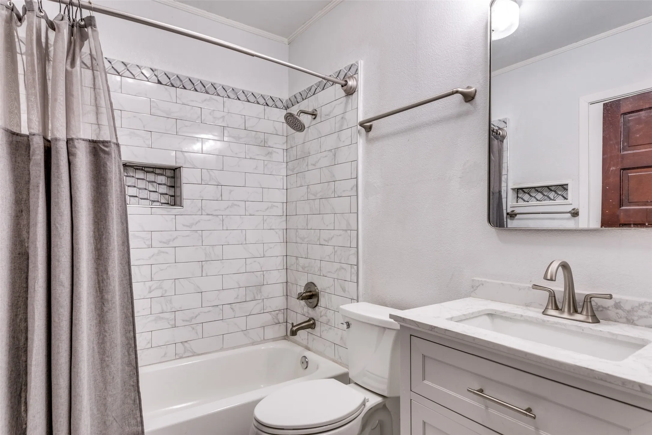 Single Family Residence For Rent in Tarrant County , 1810 5th Avenue, Fort Worth, Texas 76110, 4 Bedroom, 2 Bathroom, 2 Garage spaces, 2,160 Sqft, built in 1905, mls#21411167, Real Estate Agent in Fort Worth, Homes For Rent in Tarrant county, Homes For Rent in Fort Worth, Realtor in Fort Worth Texas, Real Estate Brokerage Independent Realty Texas, Luminita Cordes Realtor