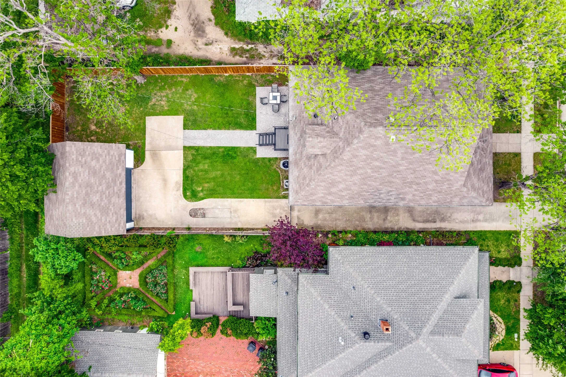 Single Family Residence For Rent in Tarrant County , 1810 5th Avenue, Fort Worth, Texas 76110, 4 Bedroom, 2 Bathroom, 2 Garage spaces, 2,160 Sqft, built in 1905, mls#21411167, Real Estate Agent in Fort Worth, Homes For Rent in Tarrant county, Homes For Rent in Fort Worth, Realtor in Fort Worth Texas, Real Estate Brokerage Independent Realty Texas, Luminita Cordes Realtor