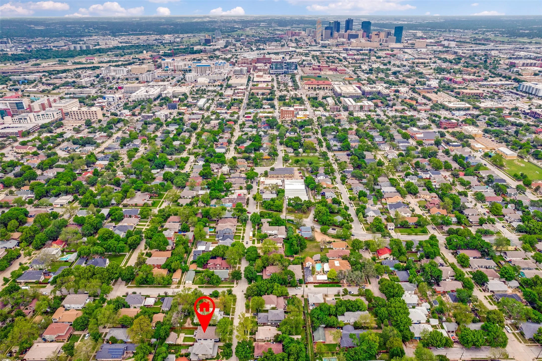 Single Family Residence For Rent in Tarrant County , 1810 5th Avenue, Fort Worth, Texas 76110, 4 Bedroom, 2 Bathroom, 2 Garage spaces, 2,160 Sqft, built in 1905, mls#21411167, Real Estate Agent in Fort Worth, Homes For Rent in Tarrant county, Homes For Rent in Fort Worth, Realtor in Fort Worth Texas, Real Estate Brokerage Independent Realty Texas, Luminita Cordes Realtor