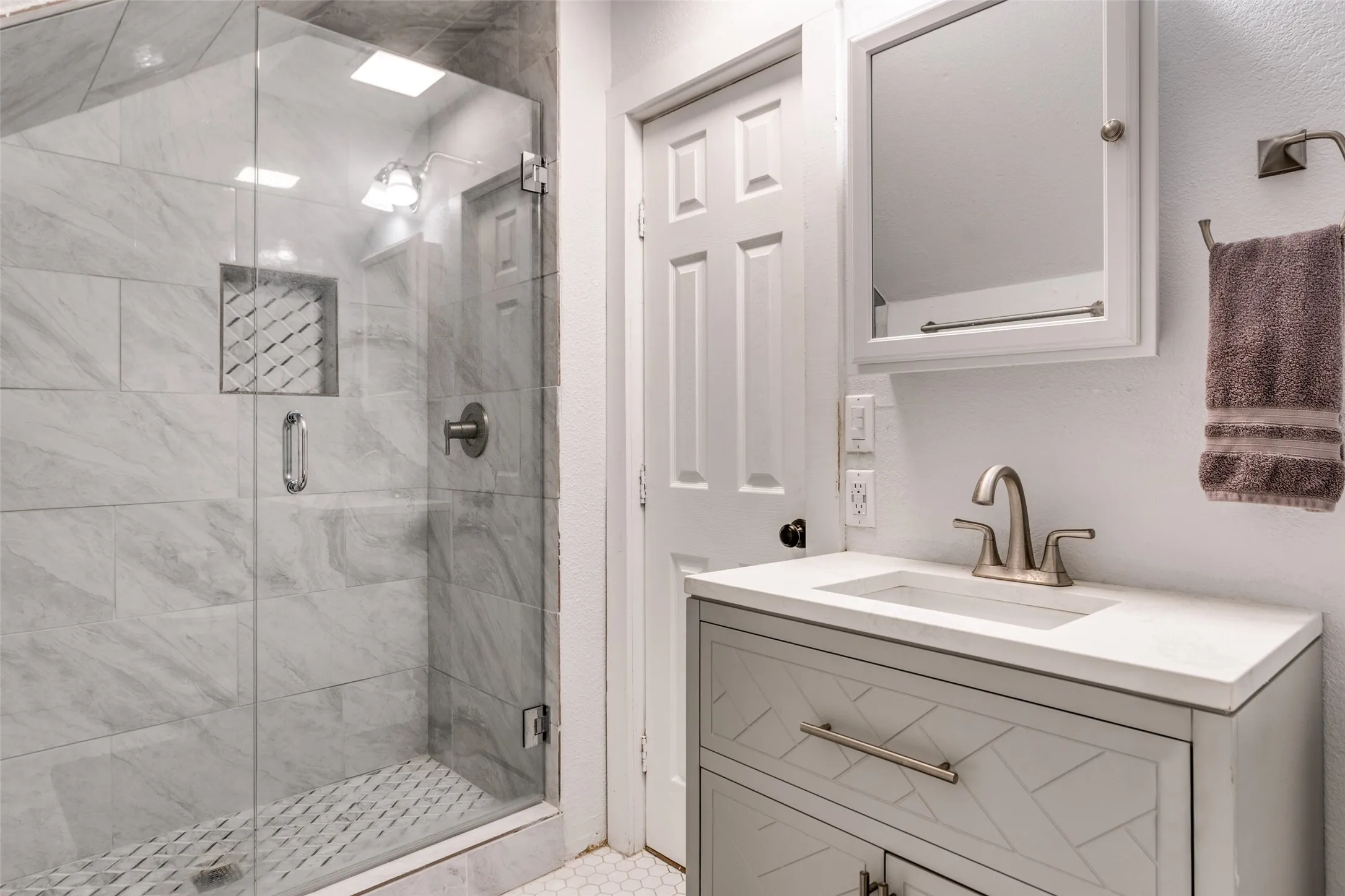 Single Family Residence For Rent in Tarrant County , 1810 5th Avenue, Fort Worth, Texas 76110, 4 Bedroom, 2 Bathroom, 2 Garage spaces, 2,160 Sqft, built in 1905, mls#21411167, Real Estate Agent in Fort Worth, Homes For Rent in Tarrant county, Homes For Rent in Fort Worth, Realtor in Fort Worth Texas, Real Estate Brokerage Independent Realty Texas, Luminita Cordes Realtor