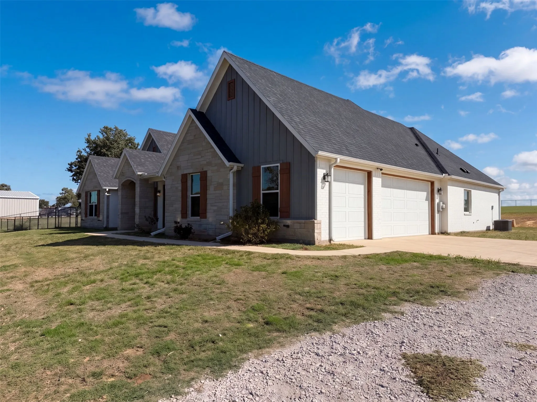 Single Family Residence For Sale in Parker County , 1532 Turpin Lake Road, Poolville, Texas 76487, 4 Bedroom, 3 Bathroom, 3 Garage spaces, 2,541 Sqft, built in 2021, mls#21410751, Real Estate Agent in Poolville, Homes For Sale in Parker county, Homes For Sale in Poolville, Realtor in Poolville Texas, Real Estate Brokerage Independent Realty Texas, Luminita Cordes Realtor