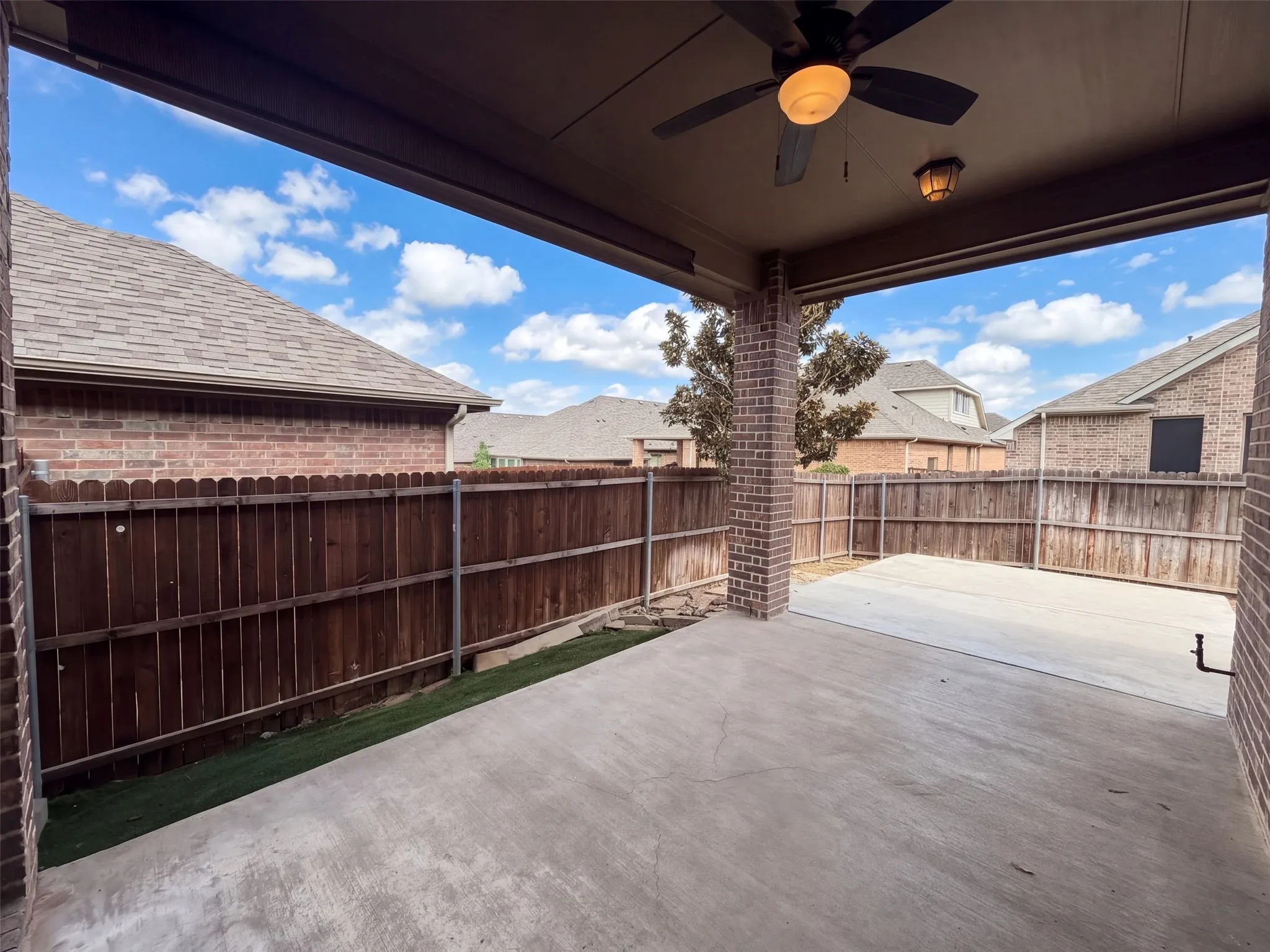 Single Family Residence For Sale in Denton County , 14728 Cedar Flat Way, Fort Worth, Texas 76262, 3 Bedroom, 2 Bathroom, 2 Garage spaces, 2,241 Sqft, built in 2016, mls#21410692, Real Estate Agent in Fort Worth, Homes For Sale in Denton county, Homes For Sale in Fort Worth, Realtor in Fort Worth Texas, Real Estate Brokerage Independent Realty Texas, Luminita Cordes Realtor