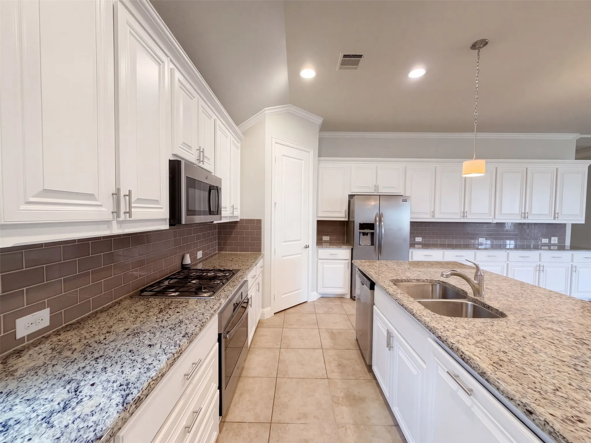 Single Family Residence For Sale in Denton County , 14728 Cedar Flat Way, Fort Worth, Texas 76262, 3 Bedroom, 2 Bathroom, 2 Garage spaces, 2,241 Sqft, built in 2016, mls#21410692, Real Estate Agent in Fort Worth, Homes For Sale in Denton county, Homes For Sale in Fort Worth, Realtor in Fort Worth Texas, Real Estate Brokerage Independent Realty Texas, Luminita Cordes Realtor